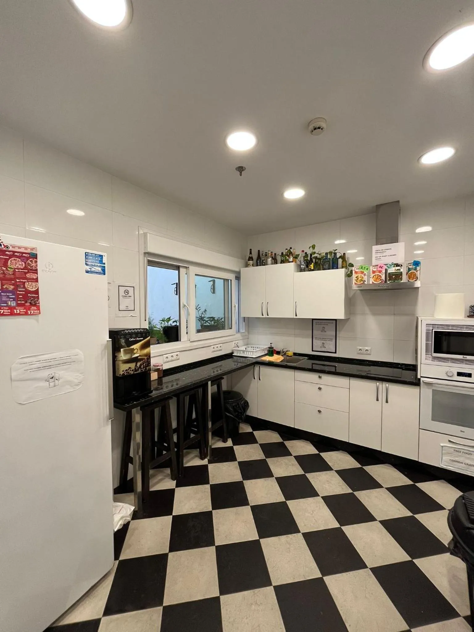Restaurant/places to eat in Hostel A2C