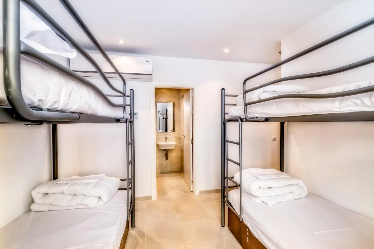 Bedroom, Bed in Hostel A2C