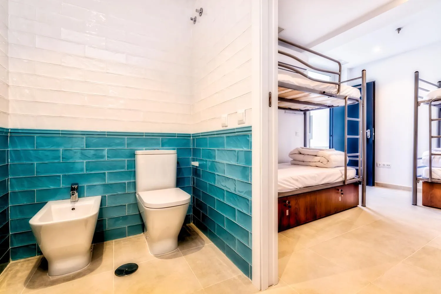Bathroom, Bed in Hostel A2C