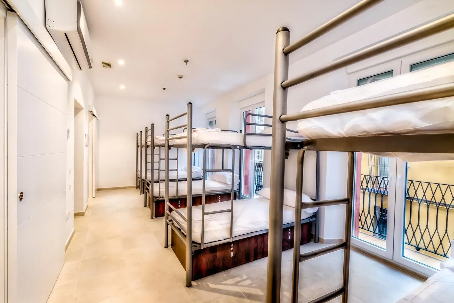 Bed in 8-Bed Mixed Dormitory Room in Hostel A2C Bed in 8-Bed Mixed Dormitory Room in Hostel A2C