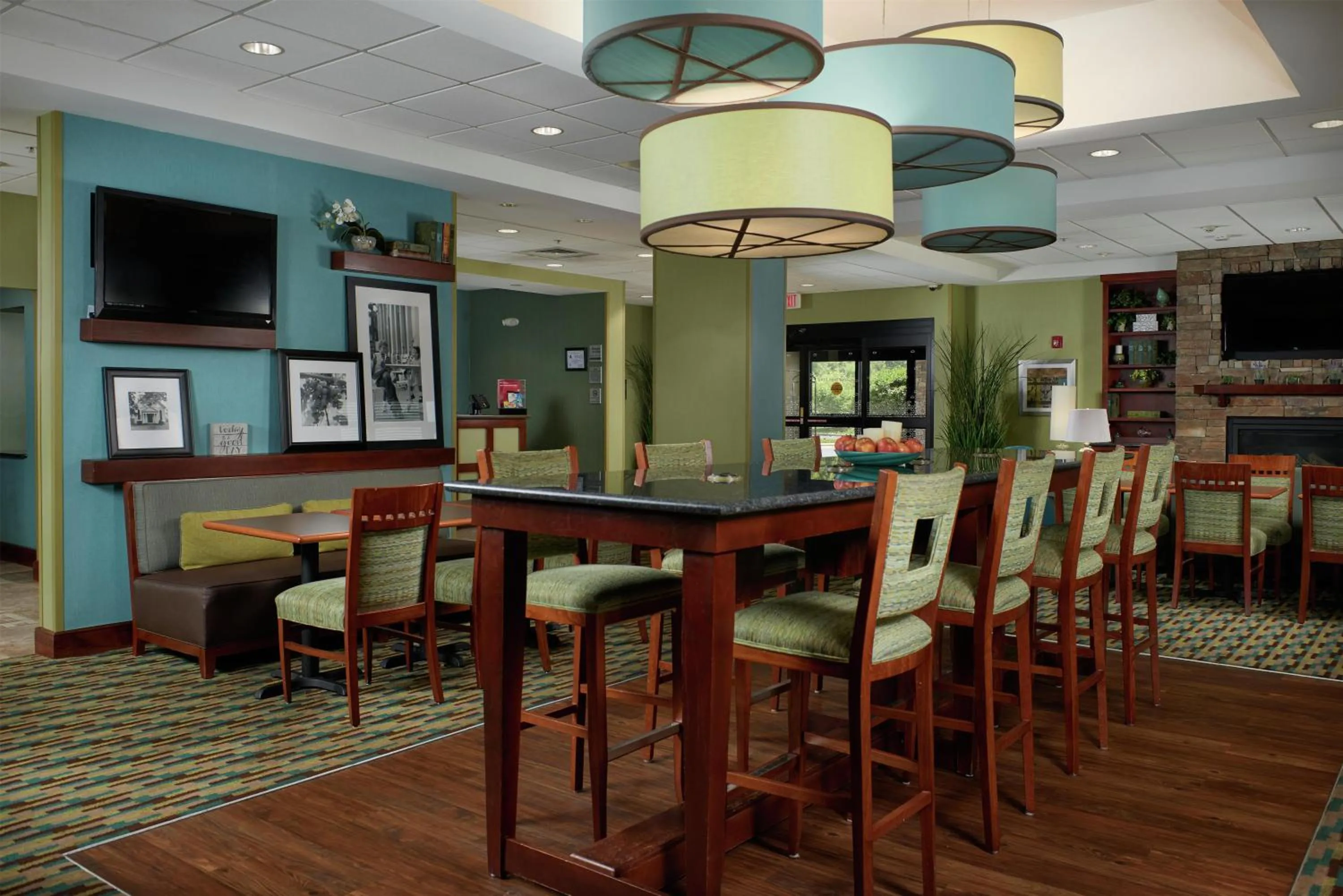 Lobby or reception in Hampton Inn Bermuda Run / Advance