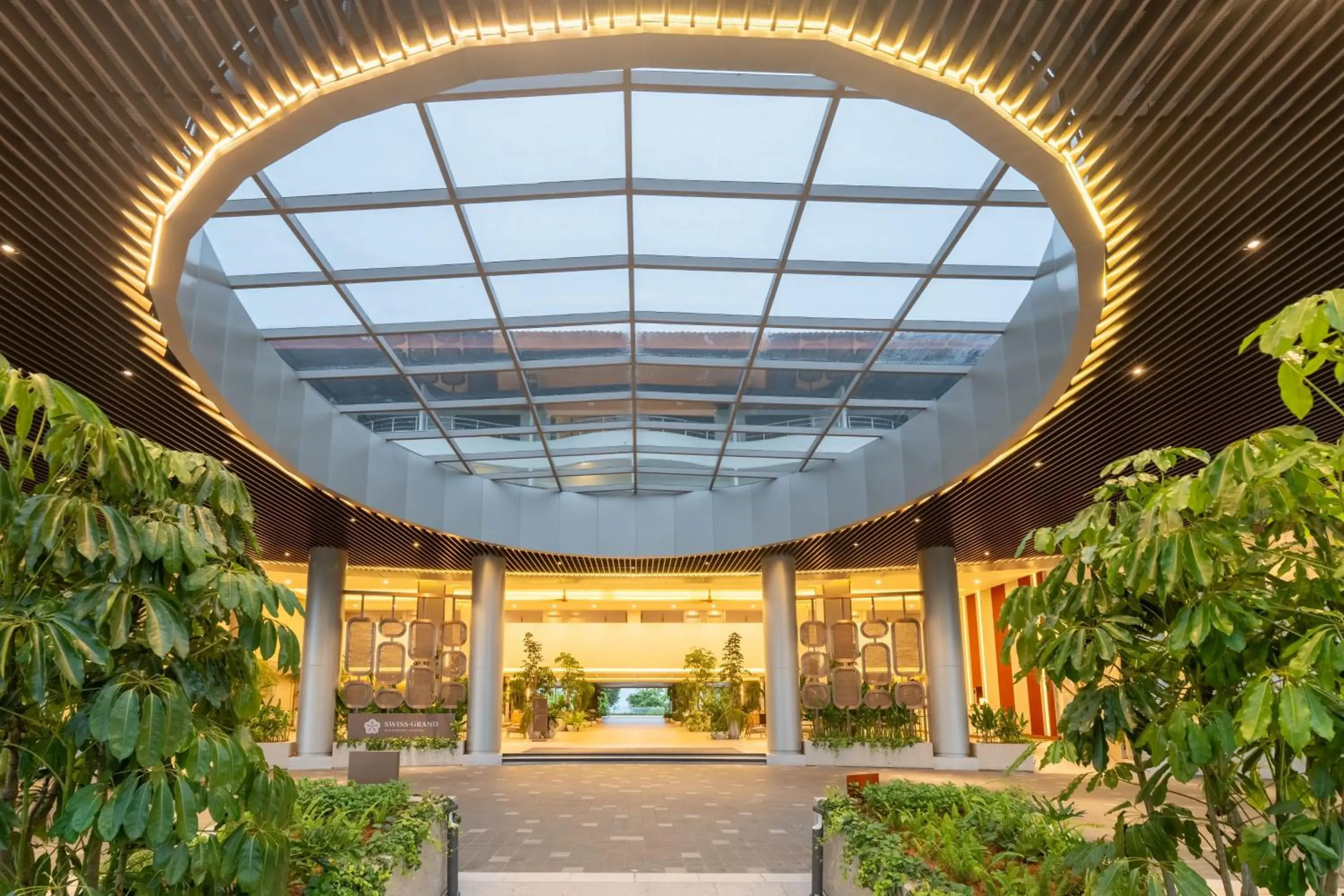 Facade/entrance in Swiss-Grand Beach Resort Kuantan Facade/entrance in Swiss-Grand Beach Resort Kuantan