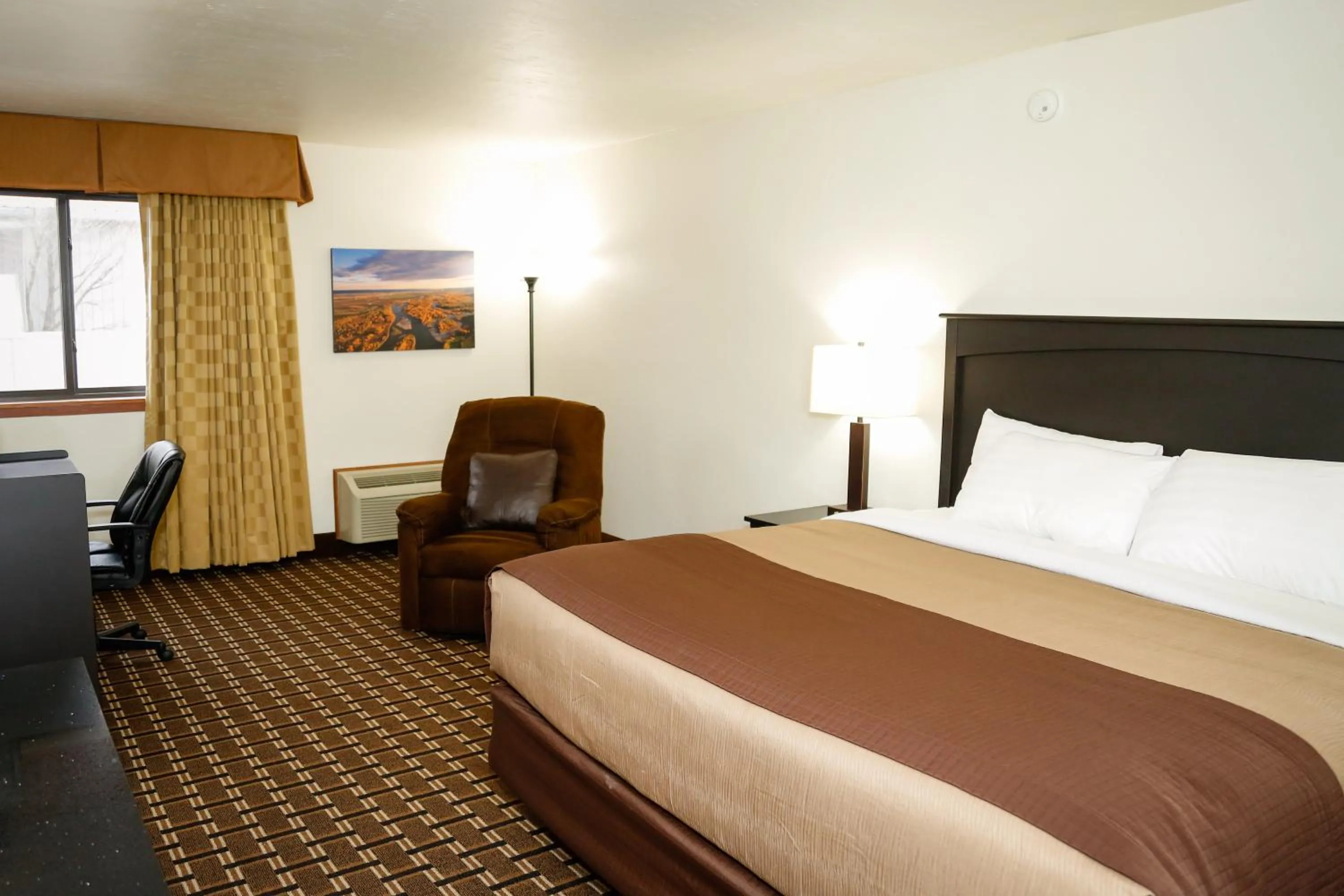 Bed in Billings Hotel & Convention Center