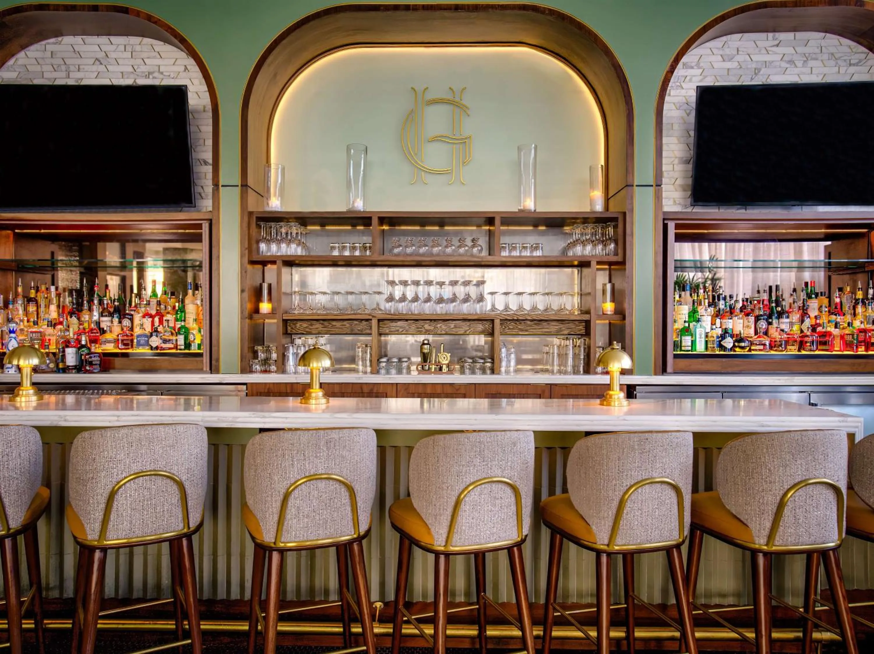 Lounge or bar in Hilton Richmond Downtown