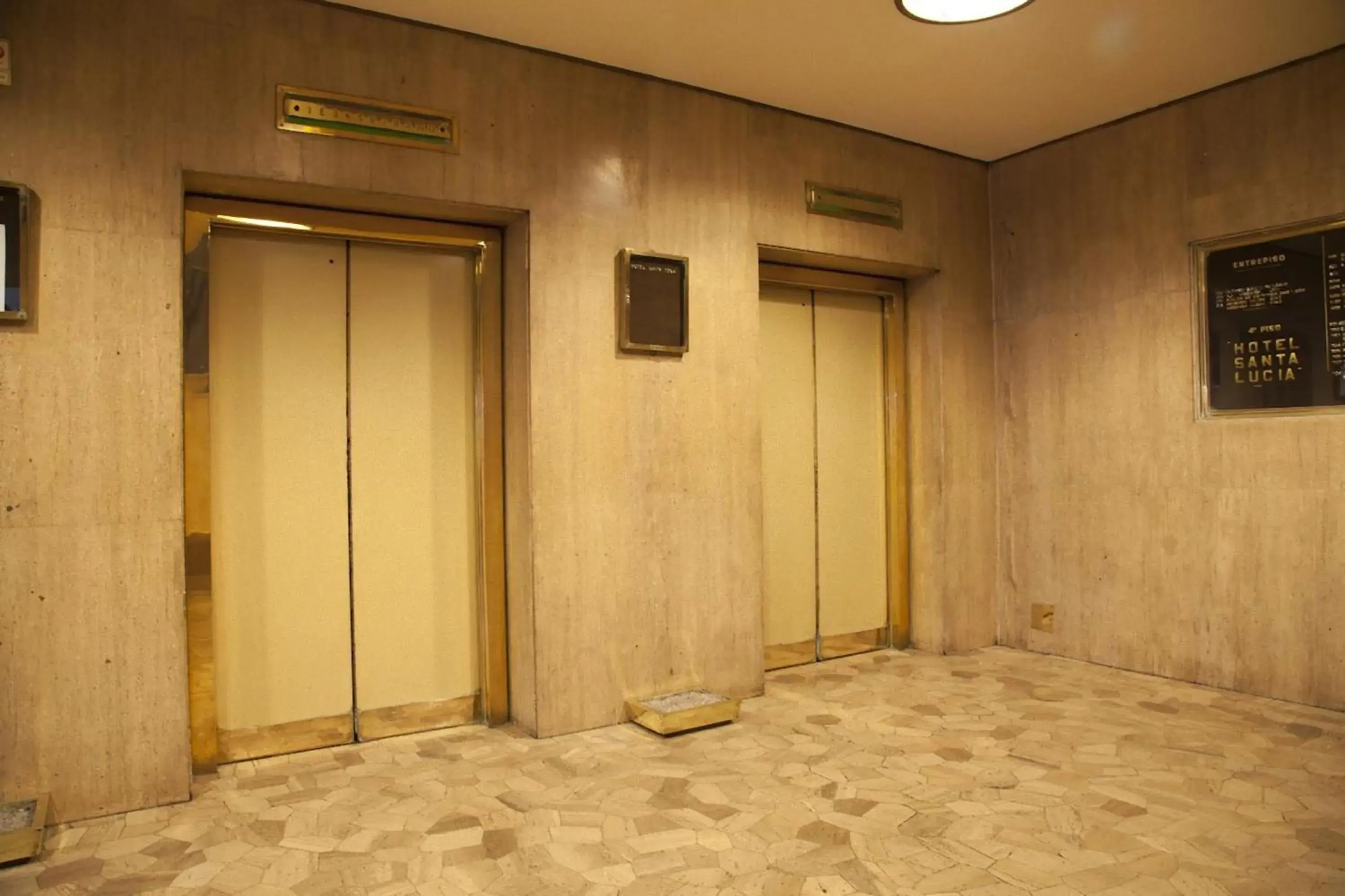 Facade/entrance in Hotel Santa Lucia Facade/entrance in Hotel Santa Lucia