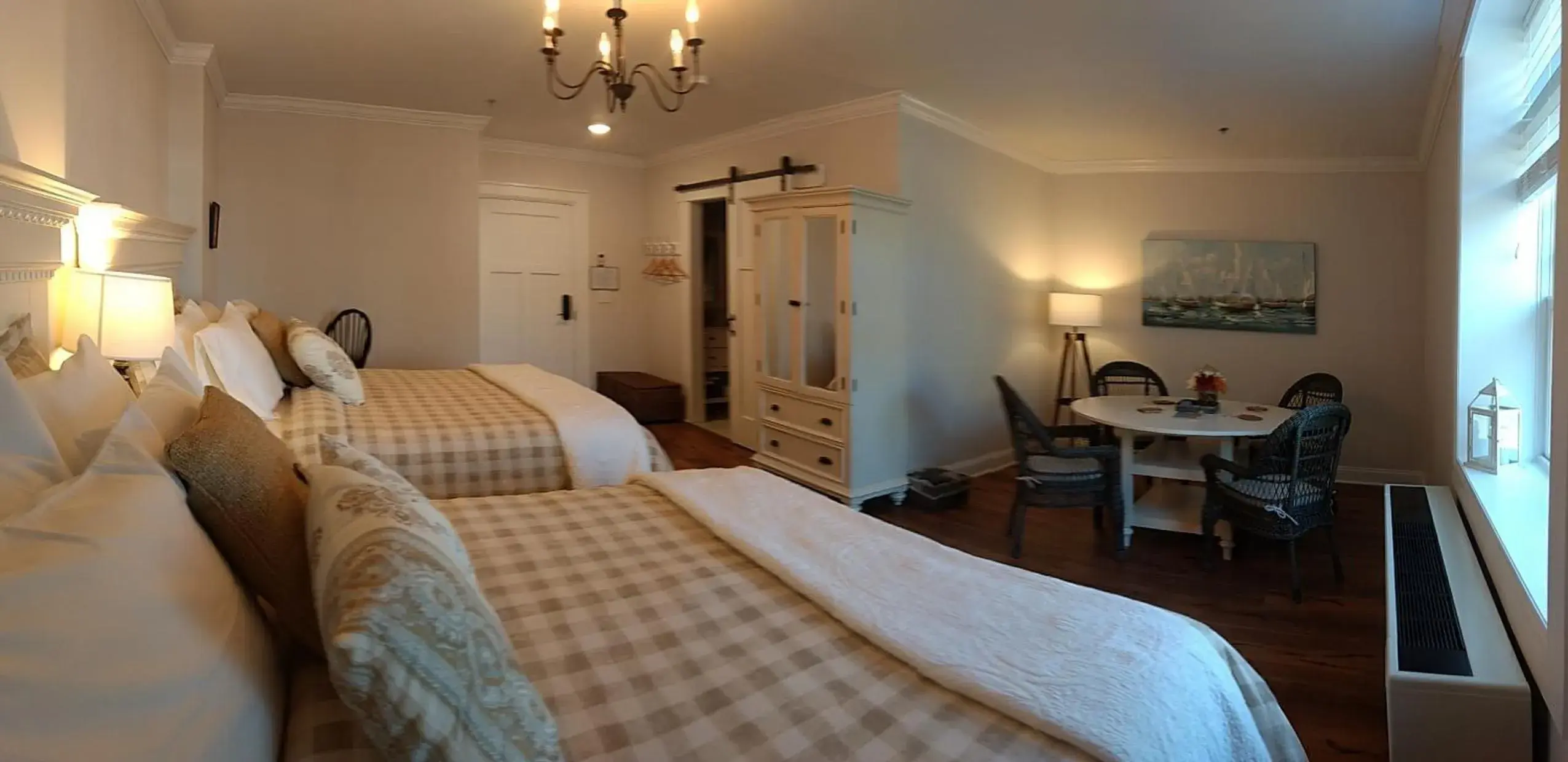 Standard Queen Room with Two Queen Beds in Harbor House Inn Standard Queen Room with Two Queen Beds in Harbor House Inn