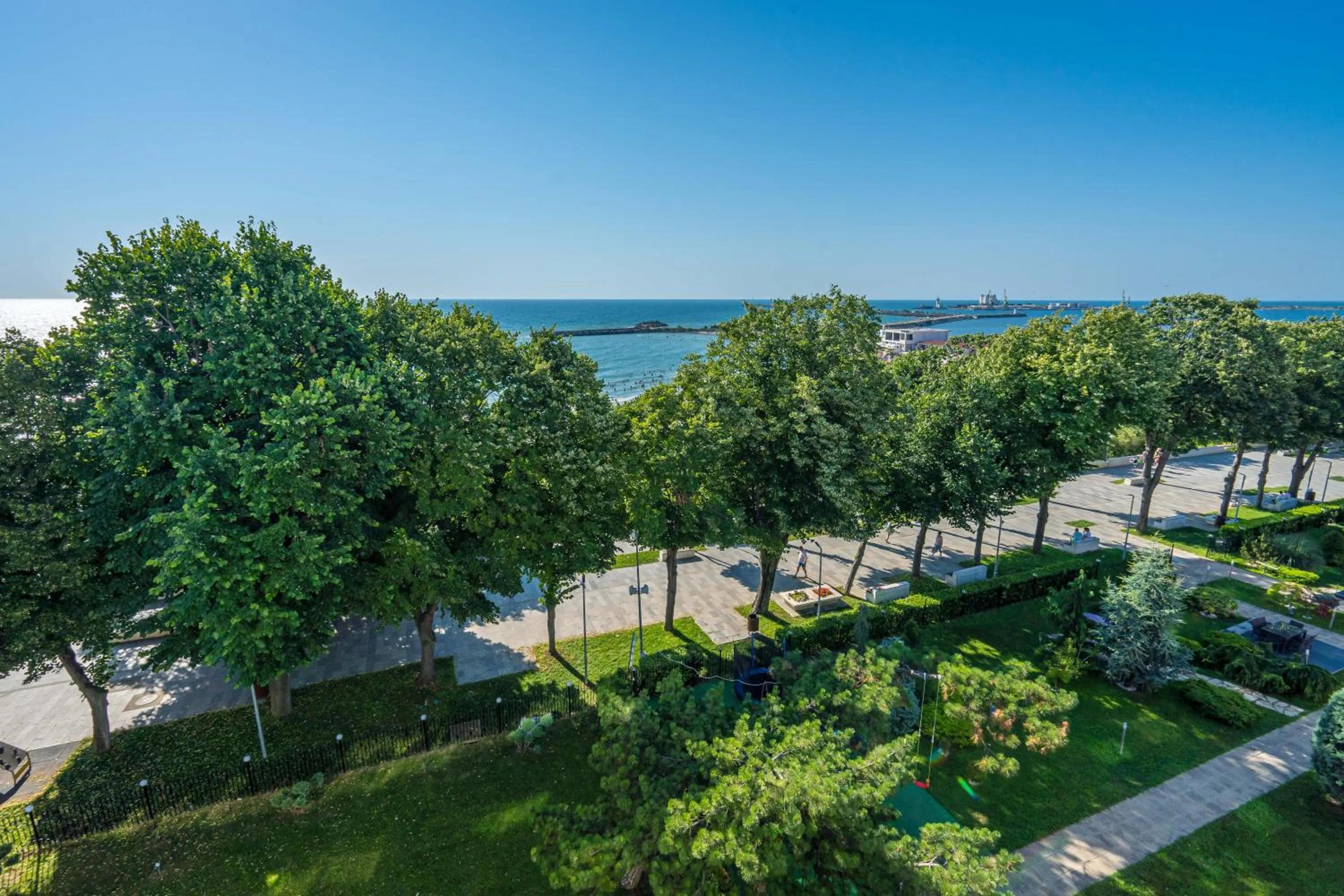 Natural landscape in Mera Brise