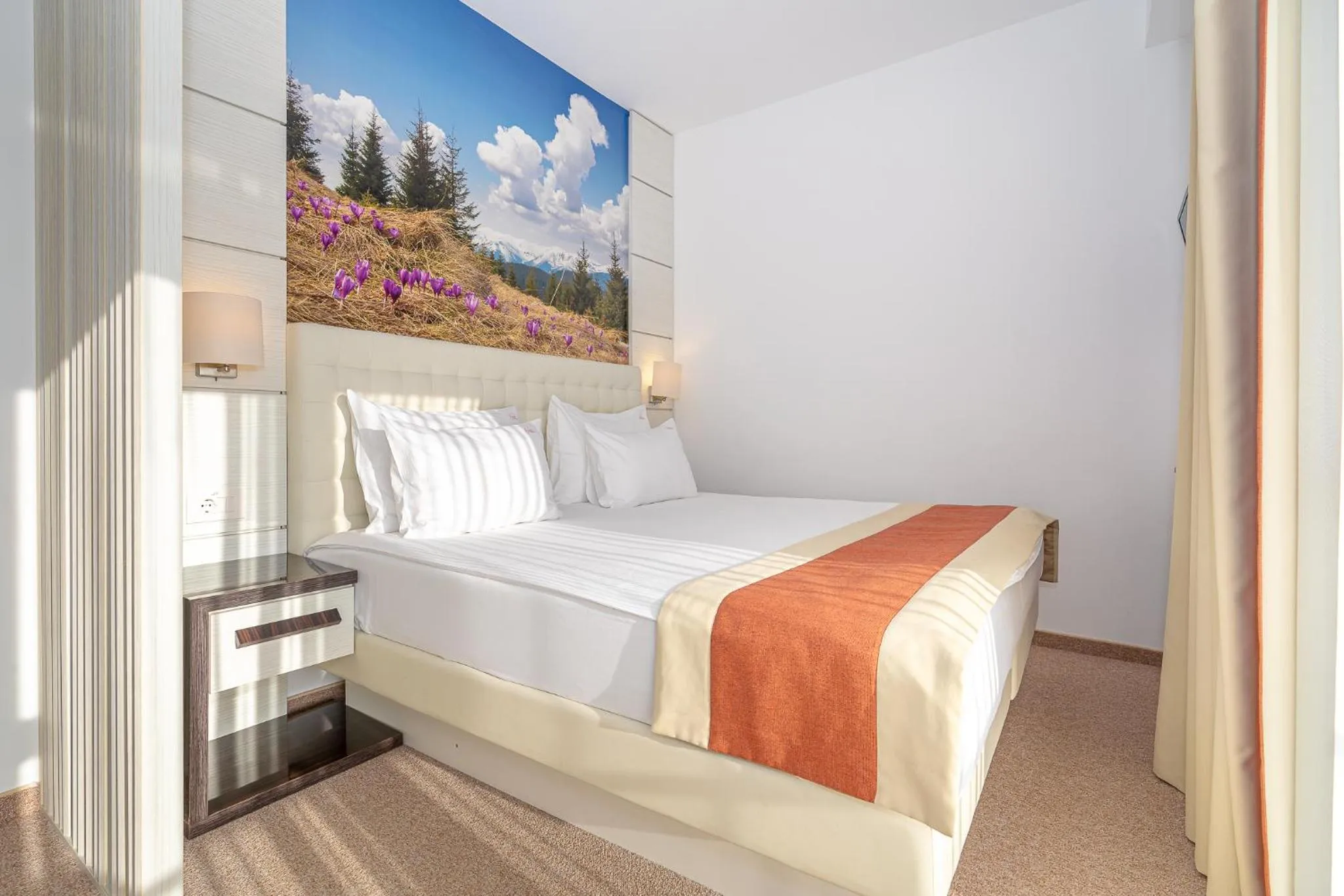 Bedroom, Bed in Mera Brise