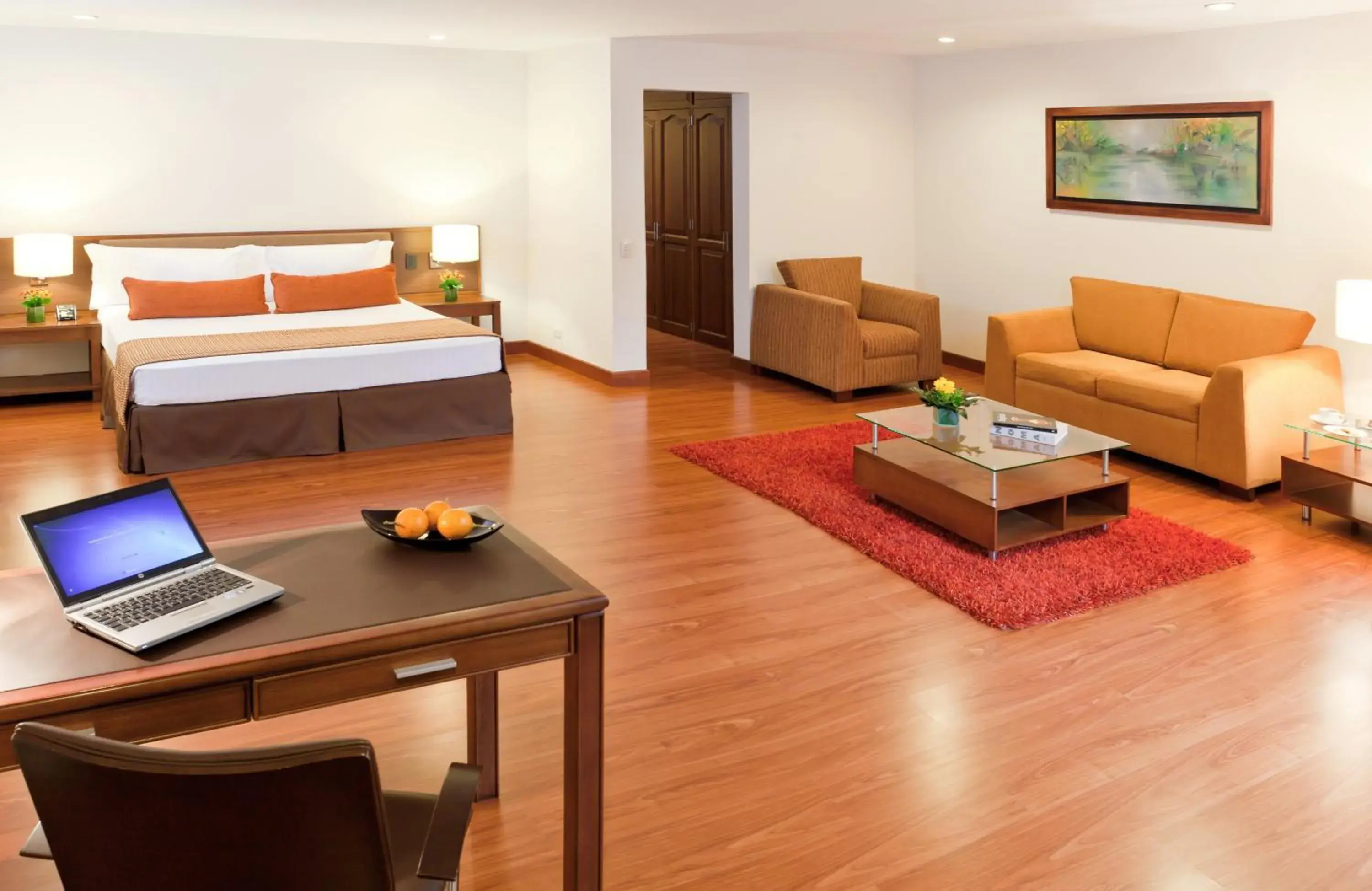 Bed in Hotel Windsor House Inn By GEH Suites Bed in Hotel Windsor House Inn By GEH Suites