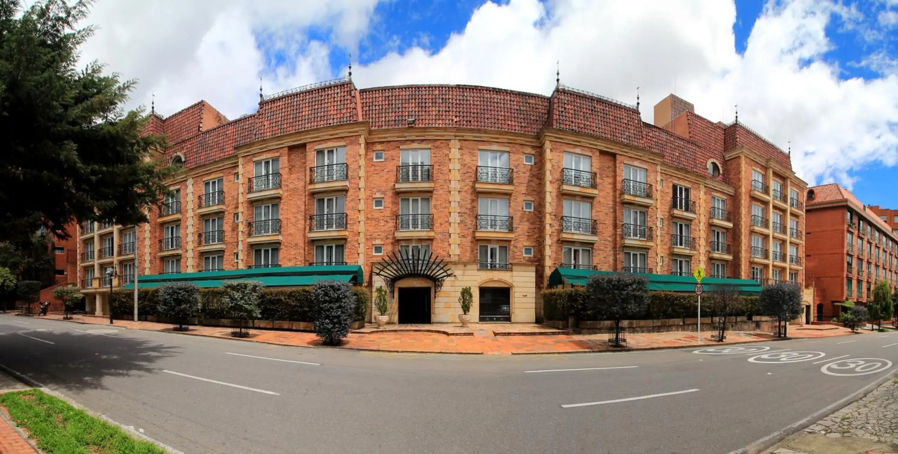 Property building in Hotel Windsor House Inn By GEH Suites Property building in Hotel Windsor House Inn By GEH Suites