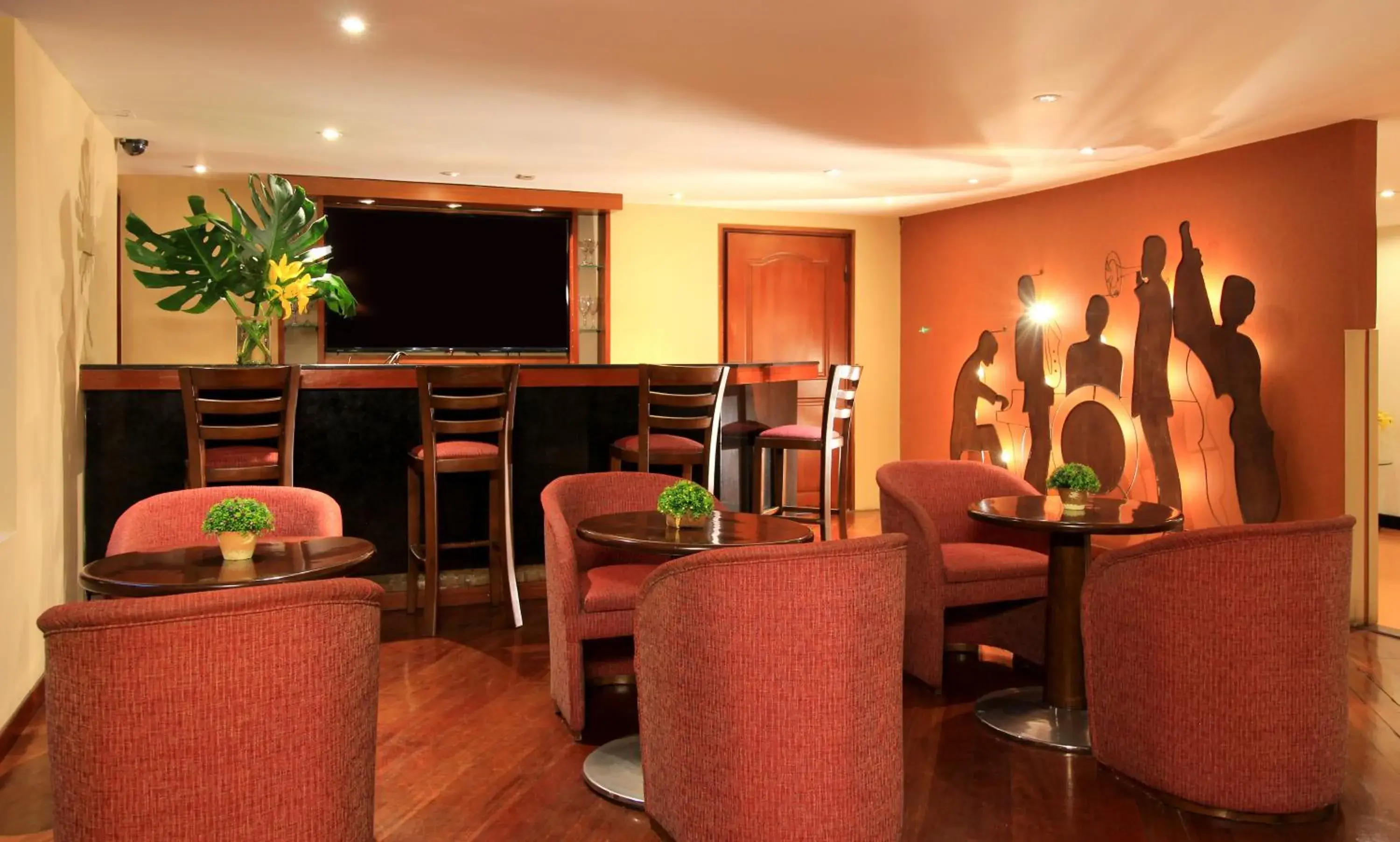 Lounge or bar in Hotel Windsor House Inn By GEH Suites Lounge or bar in Hotel Windsor House Inn By GEH Suites