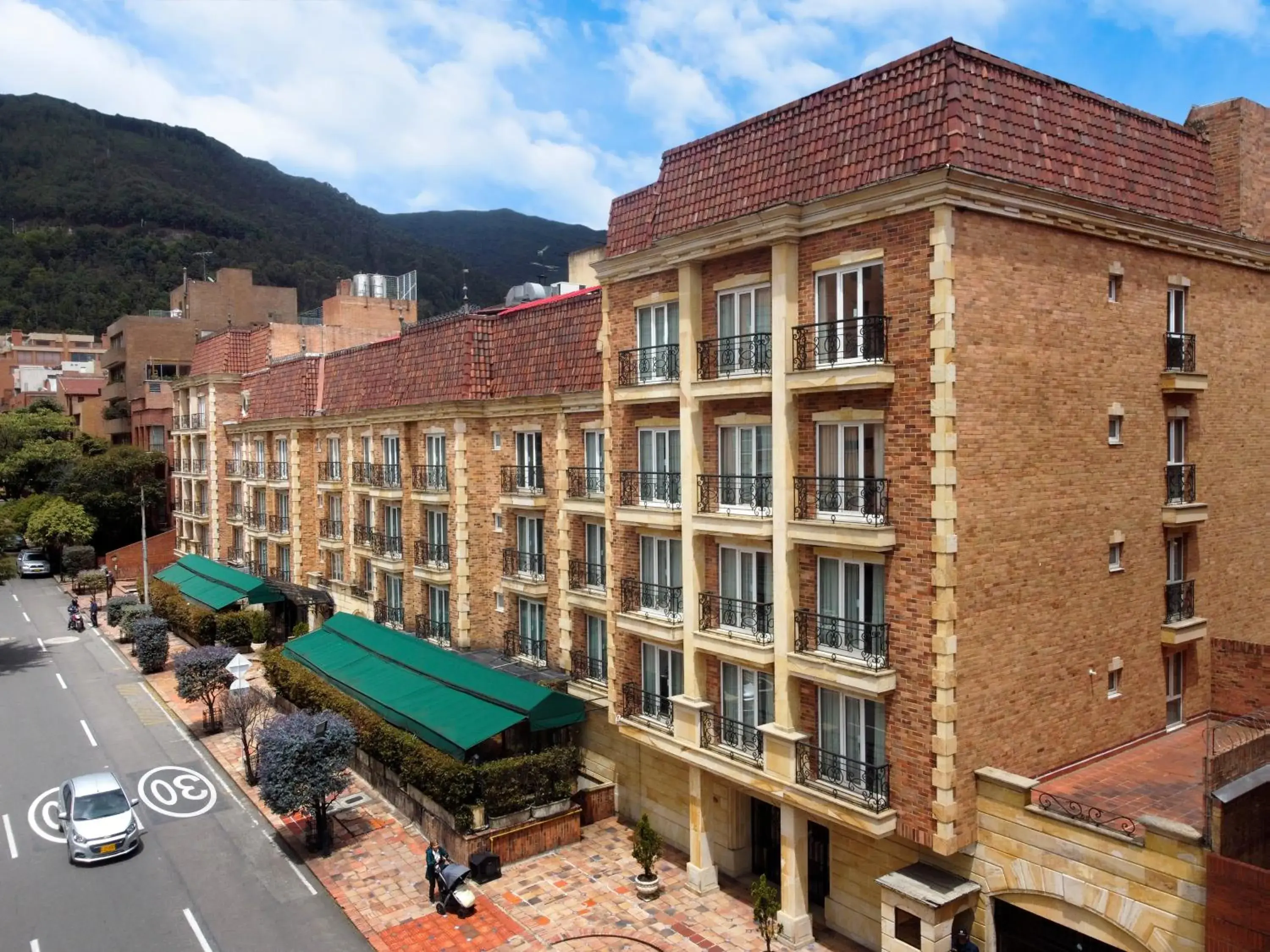 Facade/entrance in Hotel Windsor House Inn By GEH Suites Facade/entrance in Hotel Windsor House Inn By GEH Suites