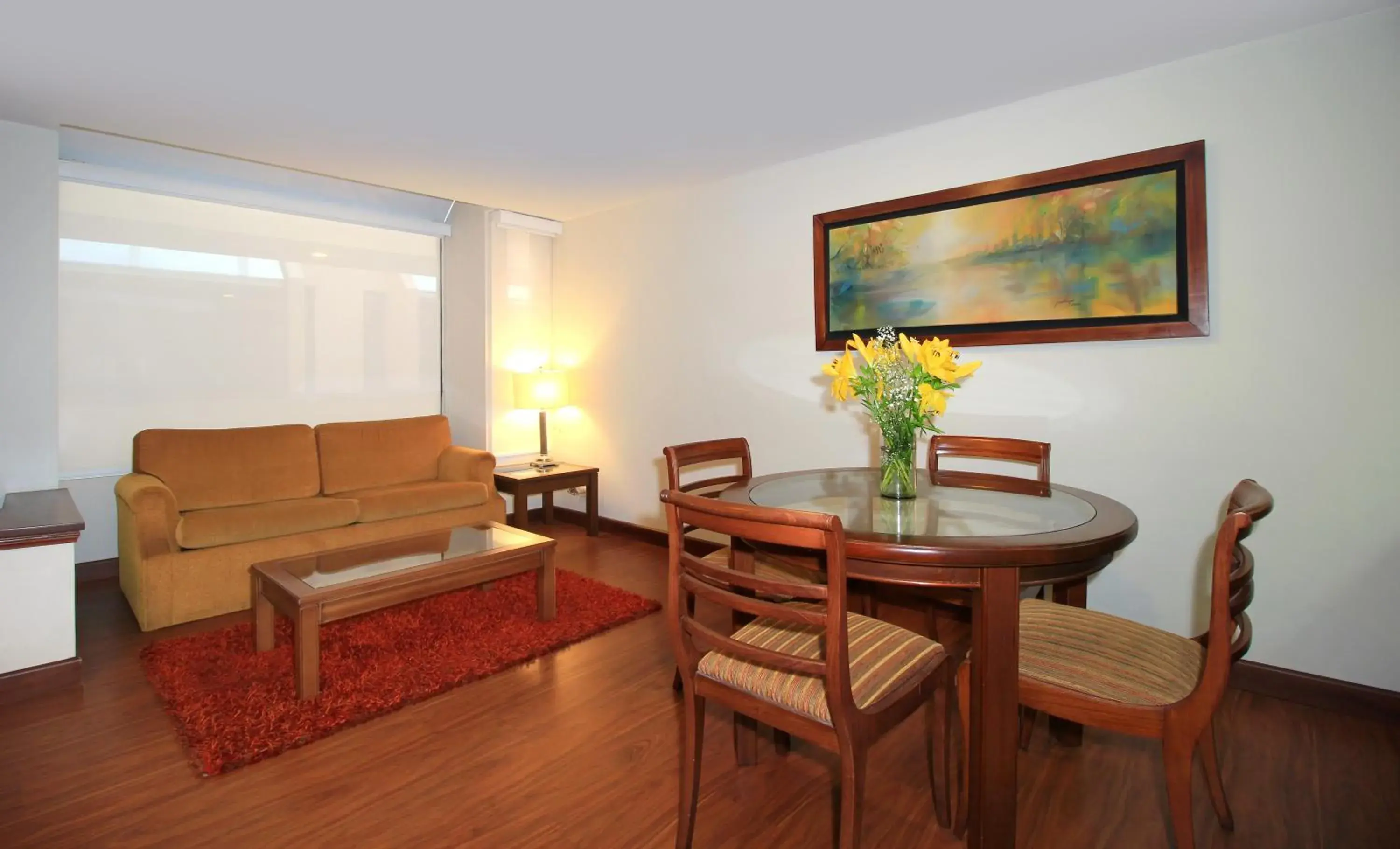 Living room in Hotel Windsor House Inn By GEH Suites Living room in Hotel Windsor House Inn By GEH Suites