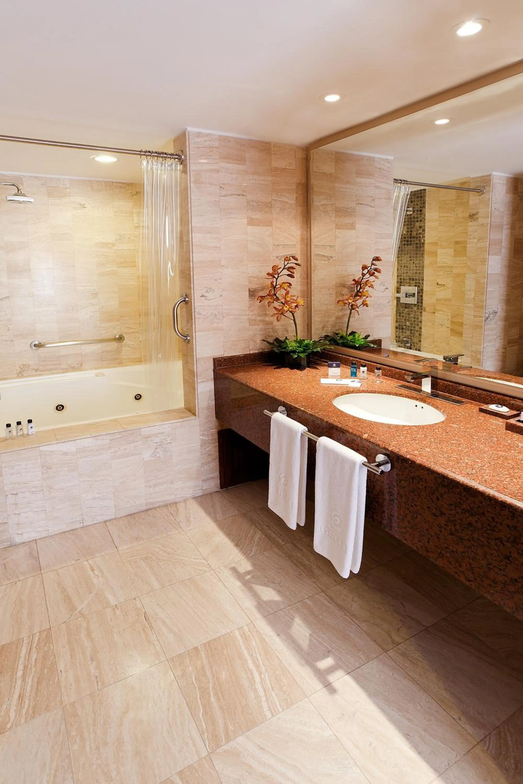 Shower in Hotel Windsor House Inn By GEH Suites