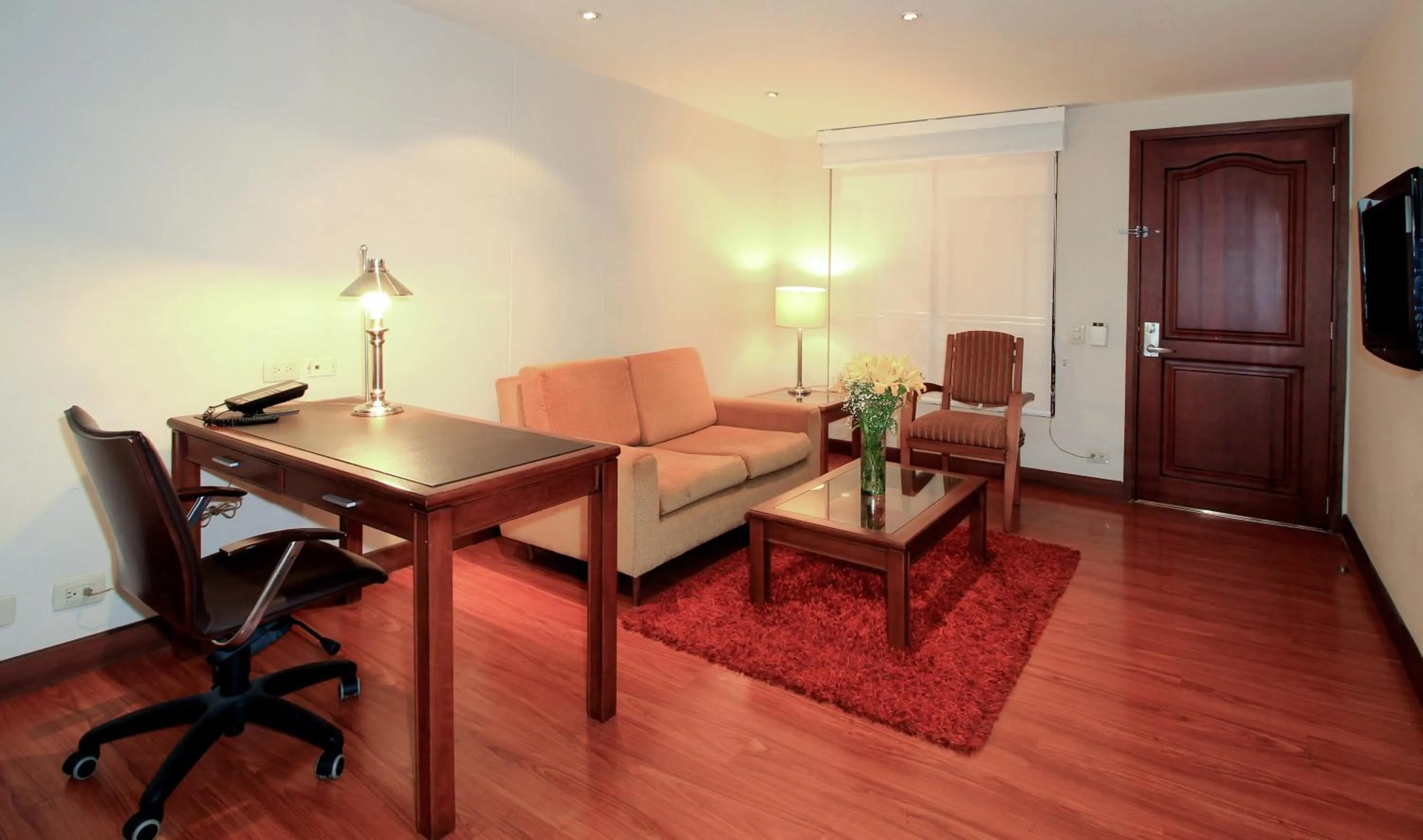 Property building in Hotel Windsor House Inn By GEH Suites