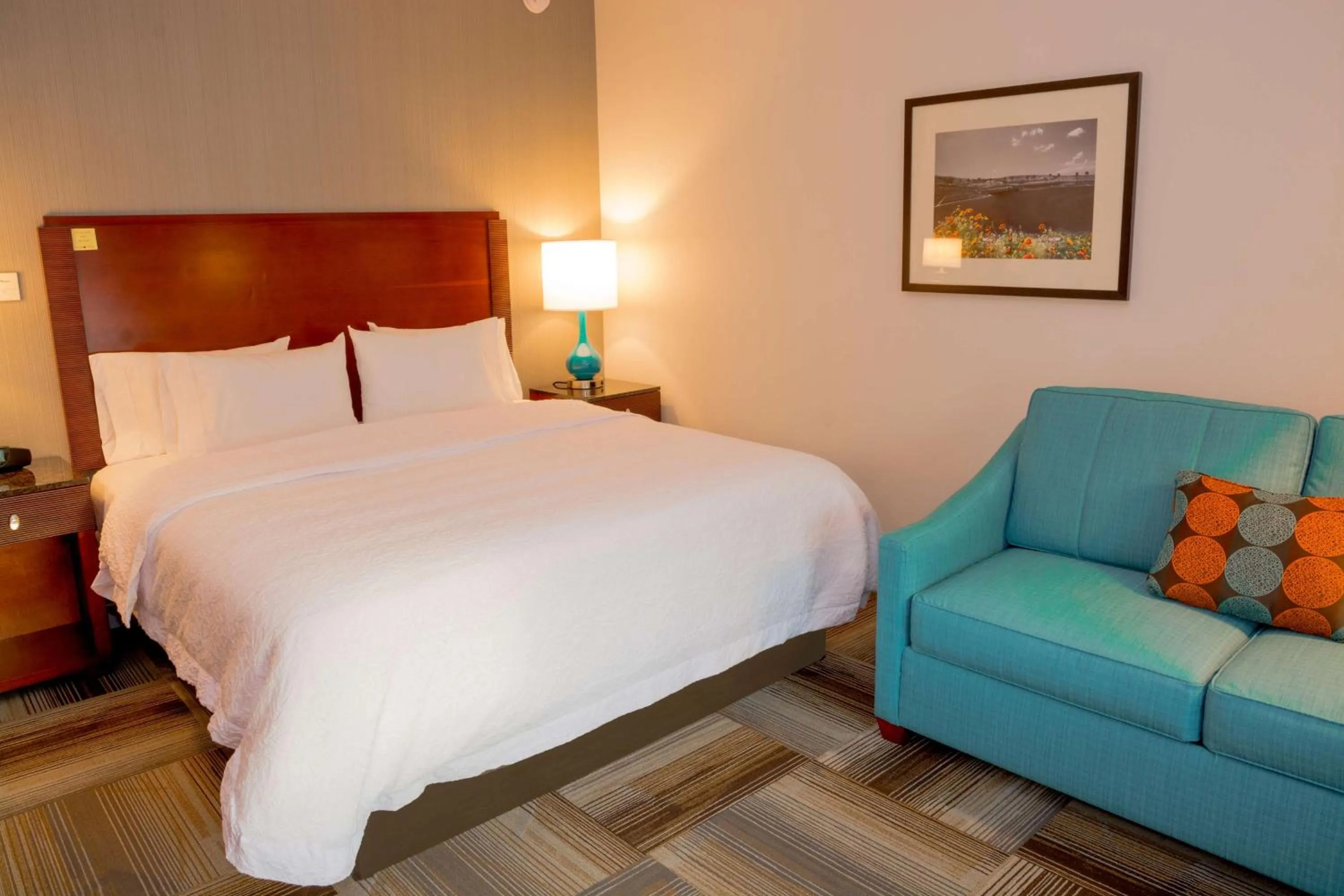 Bed in Hampton Inn & Suites Riverside/Corona East