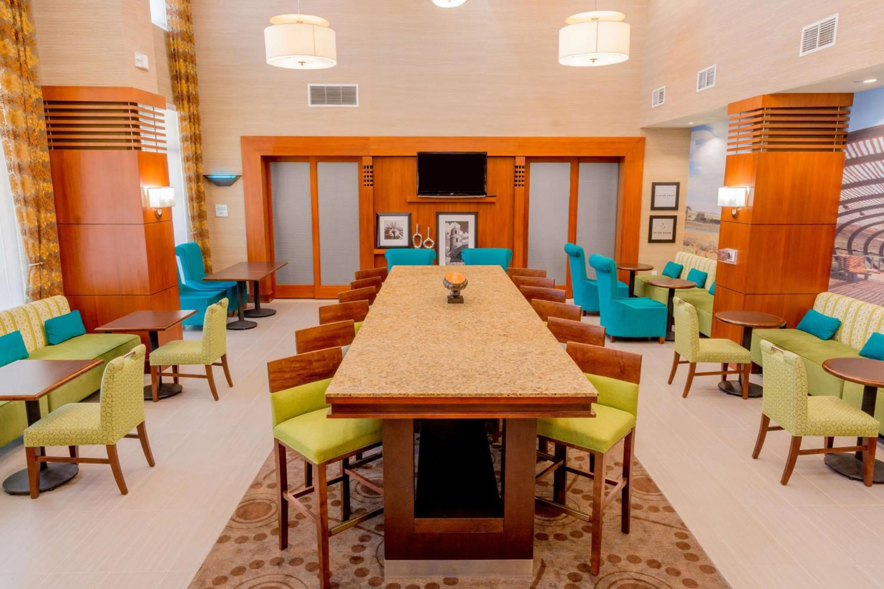 Lobby or reception in Hampton Inn & Suites Riverside/Corona East