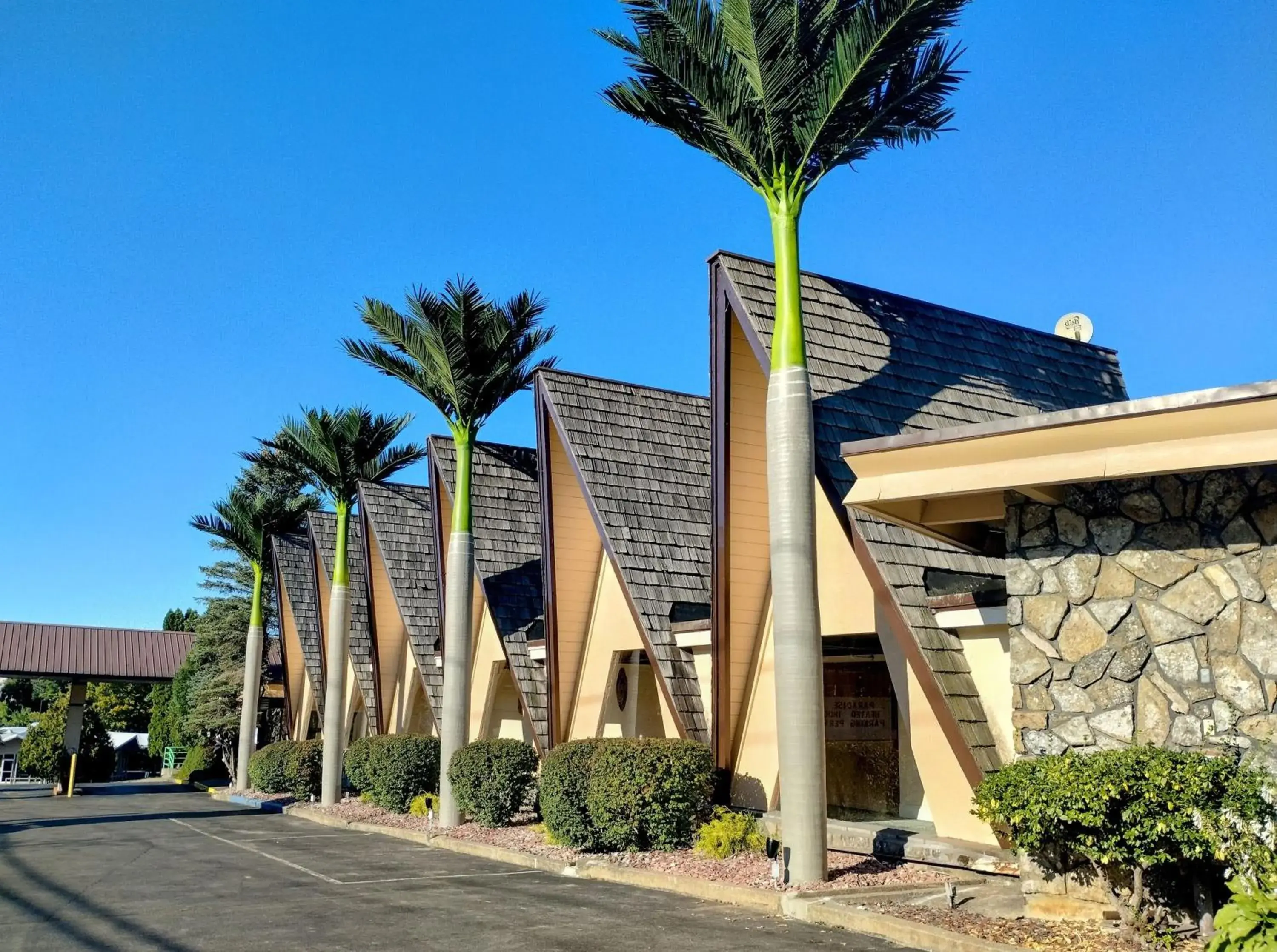 Property building in Tiki Resort - Lake George Property building in Tiki Resort - Lake George