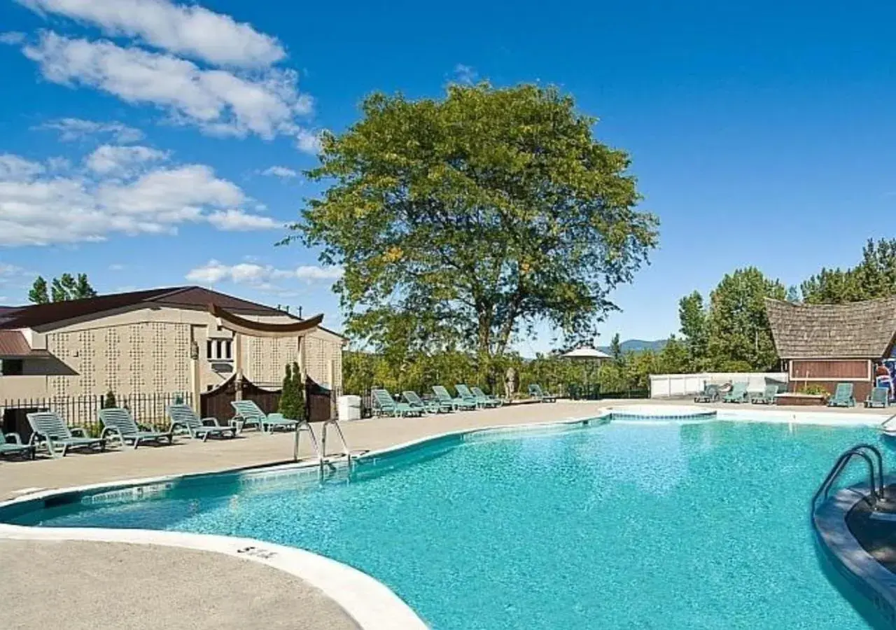 Swimming pool in Tiki Resort - Lake George Swimming pool in Tiki Resort - Lake George