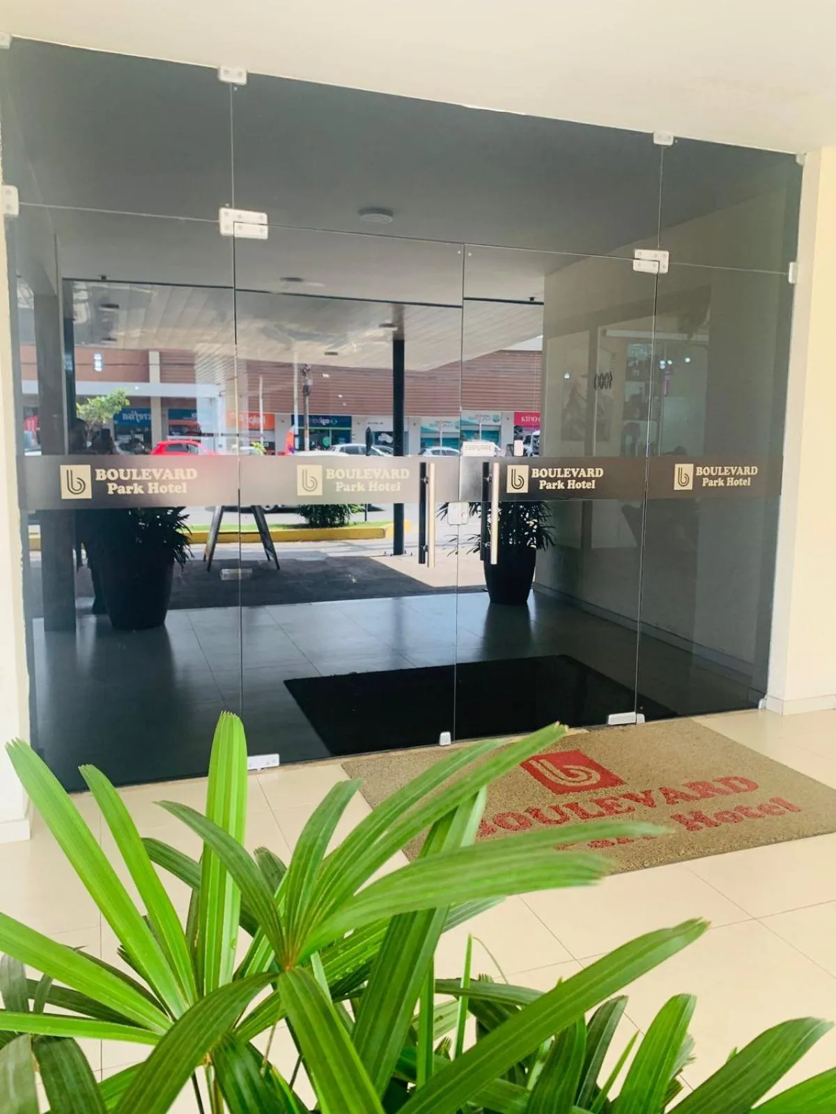 Facade/entrance in Boulevard Park Hotel