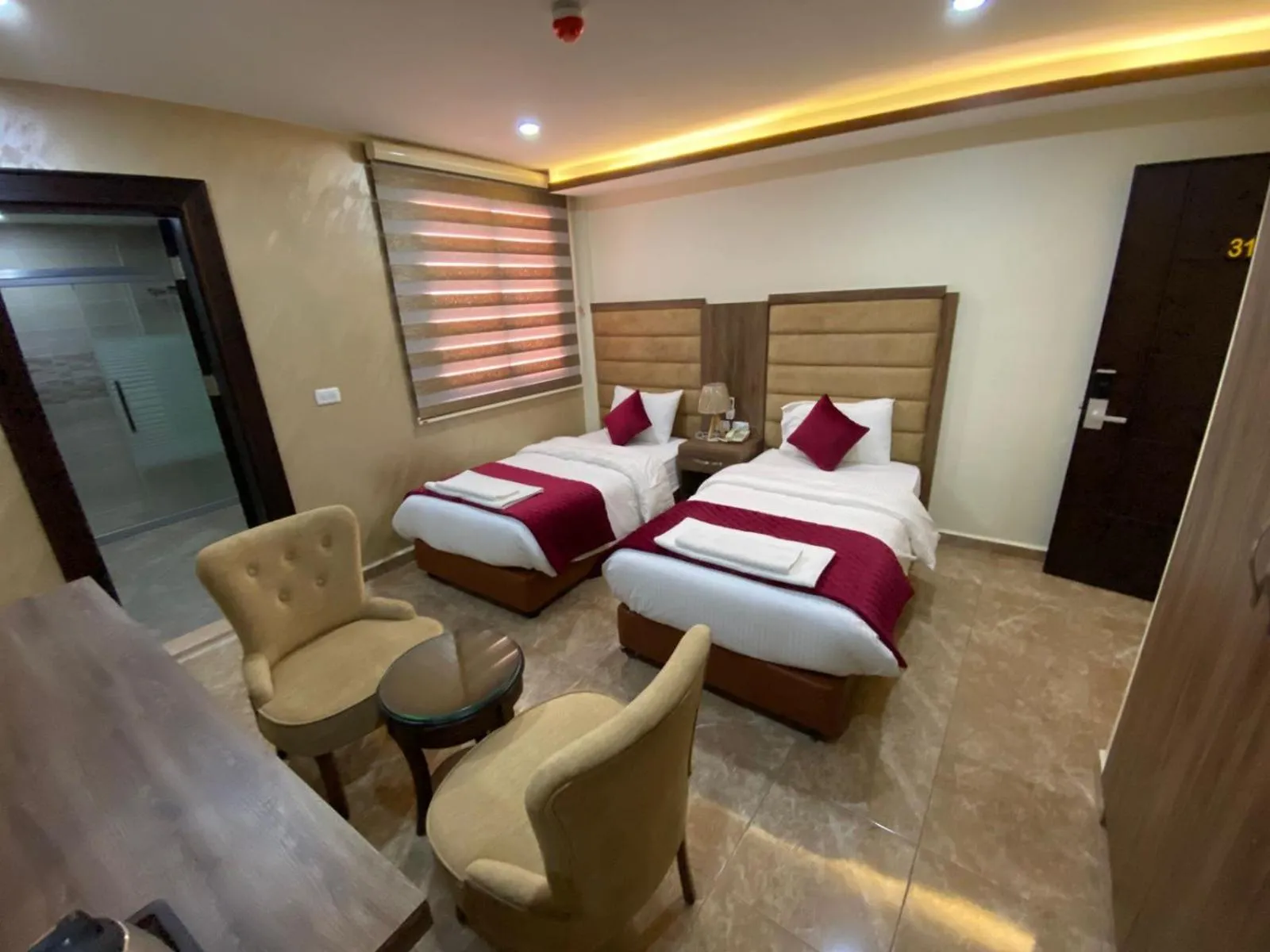 Property building, Bed in Sunset Hotel