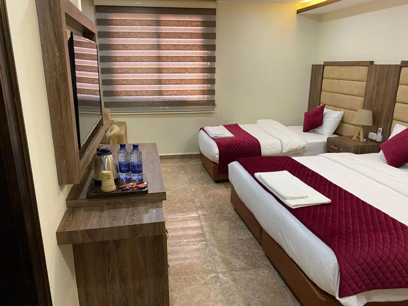 Property building, Bed in Sunset Hotel