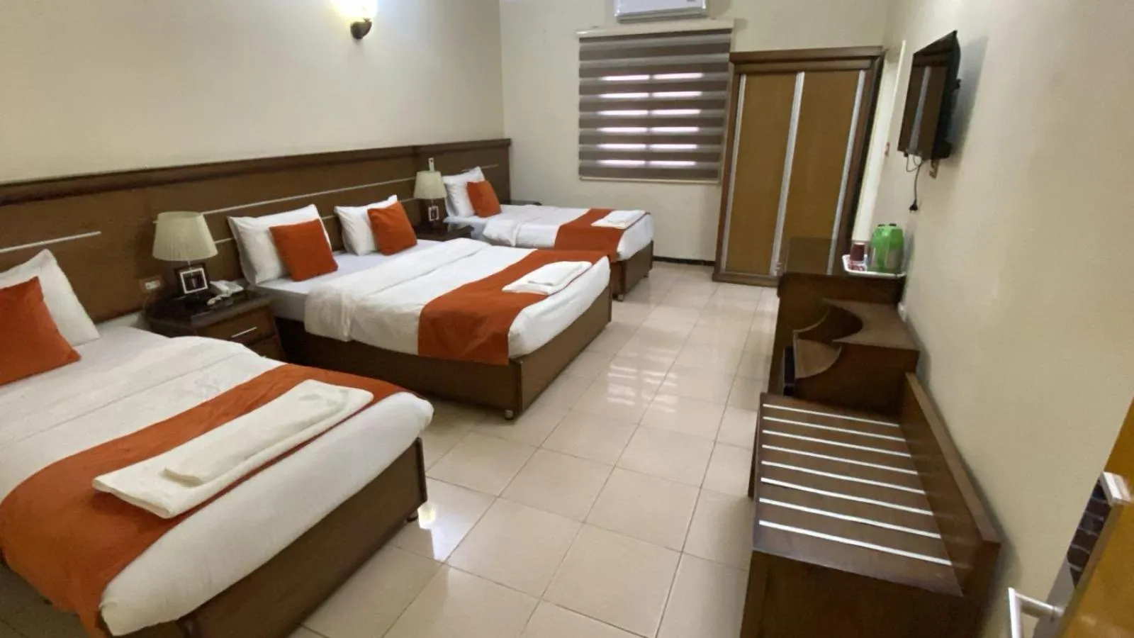 TV and multimedia, Bed in Sunset Hotel