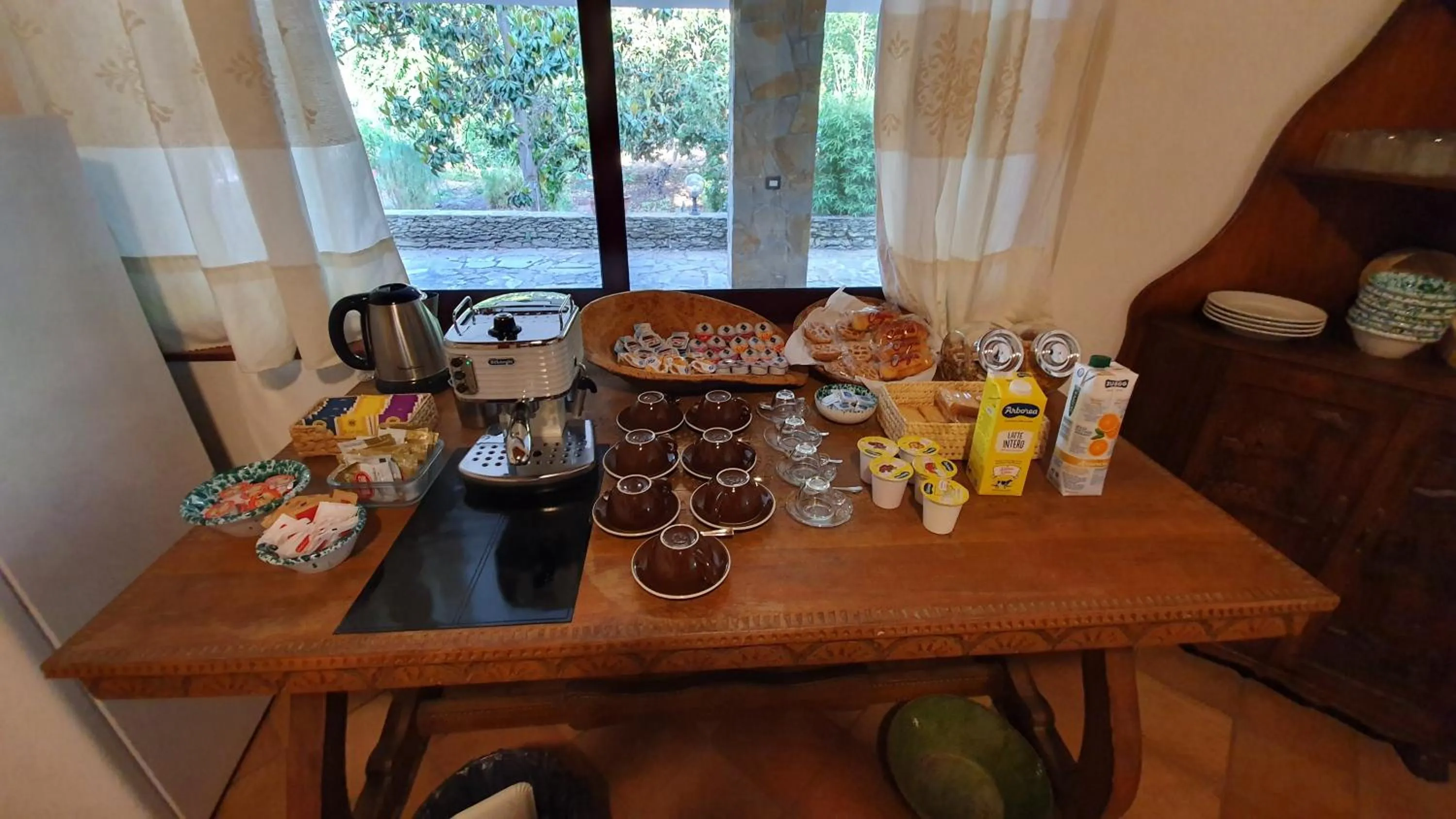 Food and drinks in Villa Canu