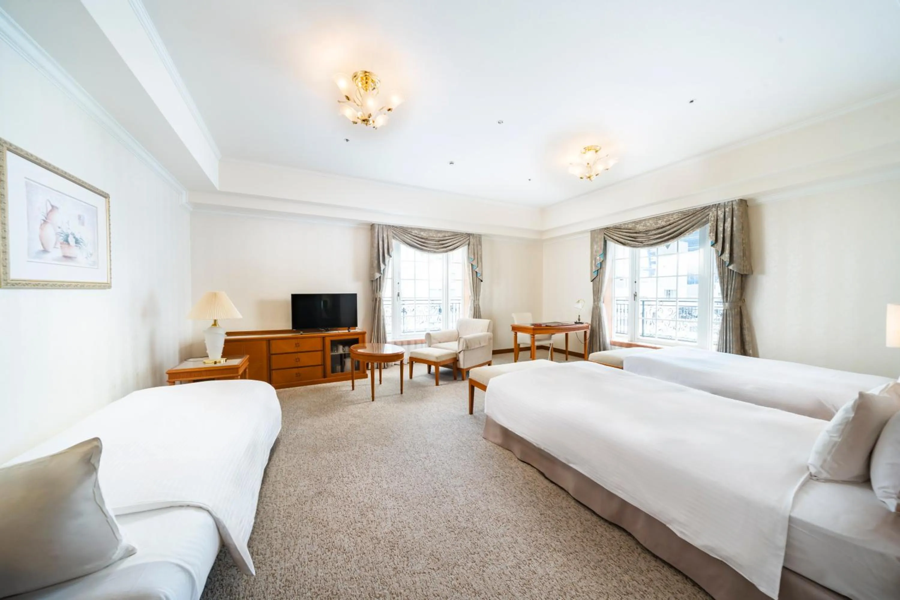 Photo of the whole room, Bed in KOKO HOTEL Osaka Shinsaibashi