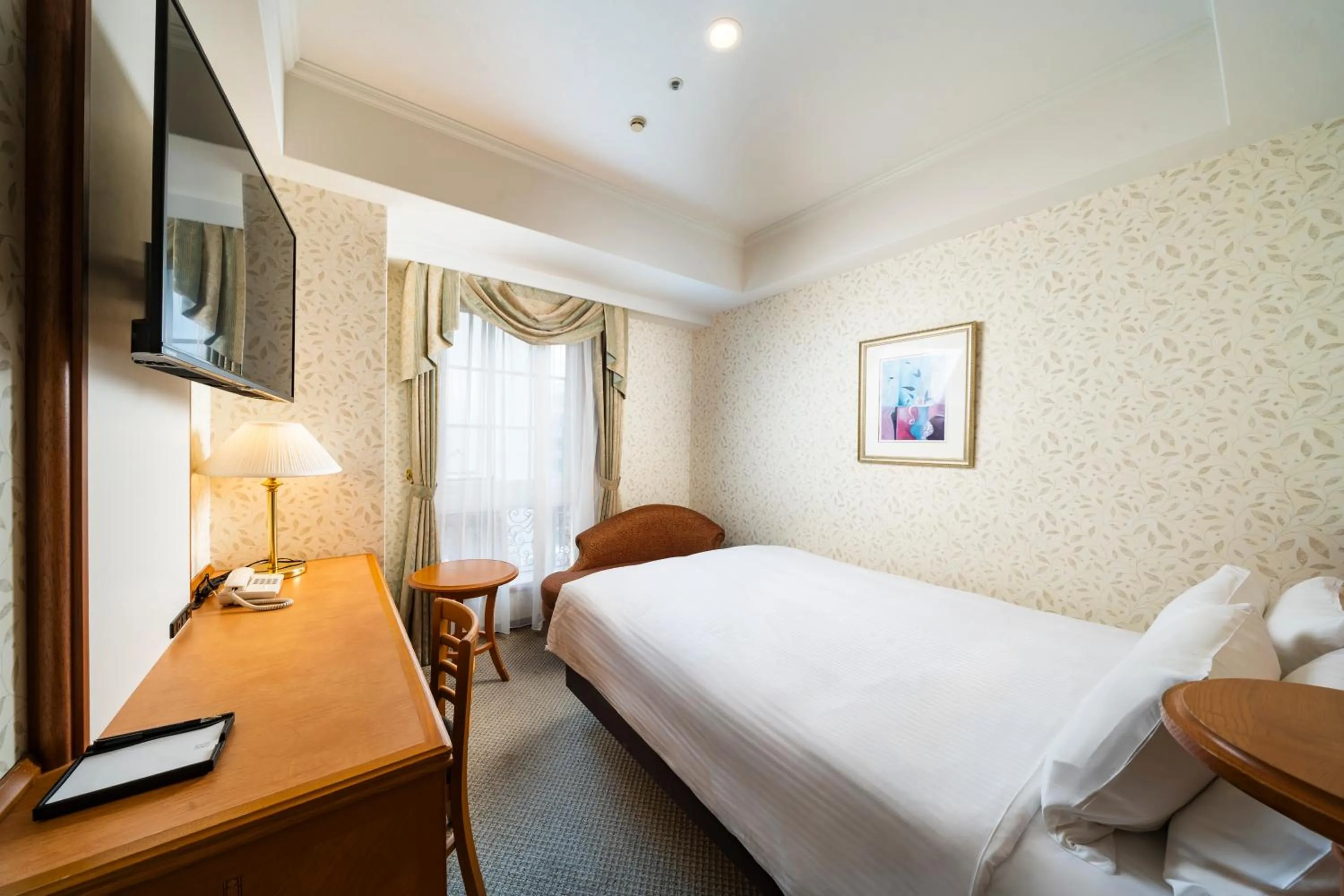 Photo of the whole room, Bed in KOKO HOTEL Osaka Shinsaibashi