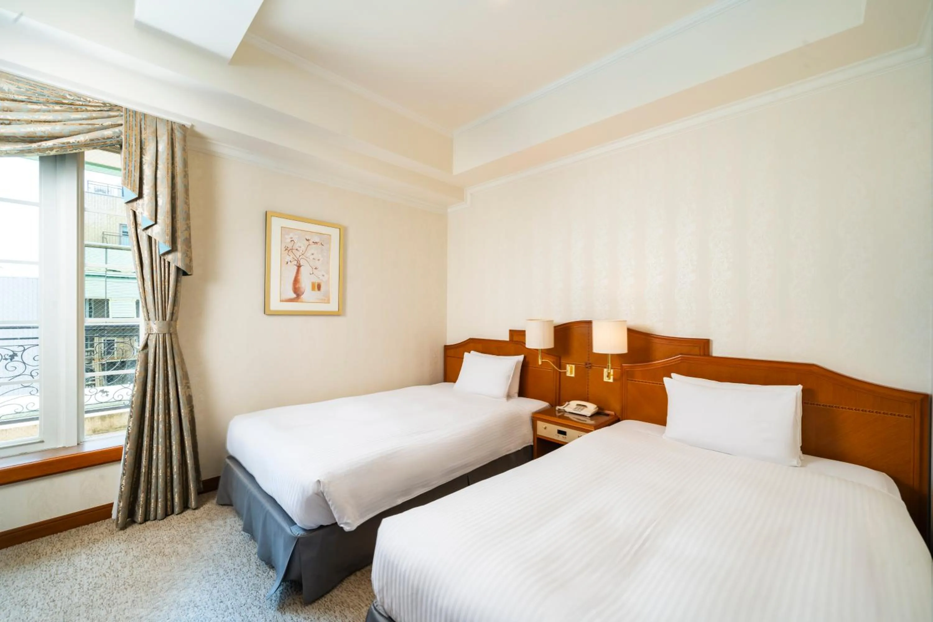 Photo of the whole room, Bed in KOKO HOTEL Osaka Shinsaibashi