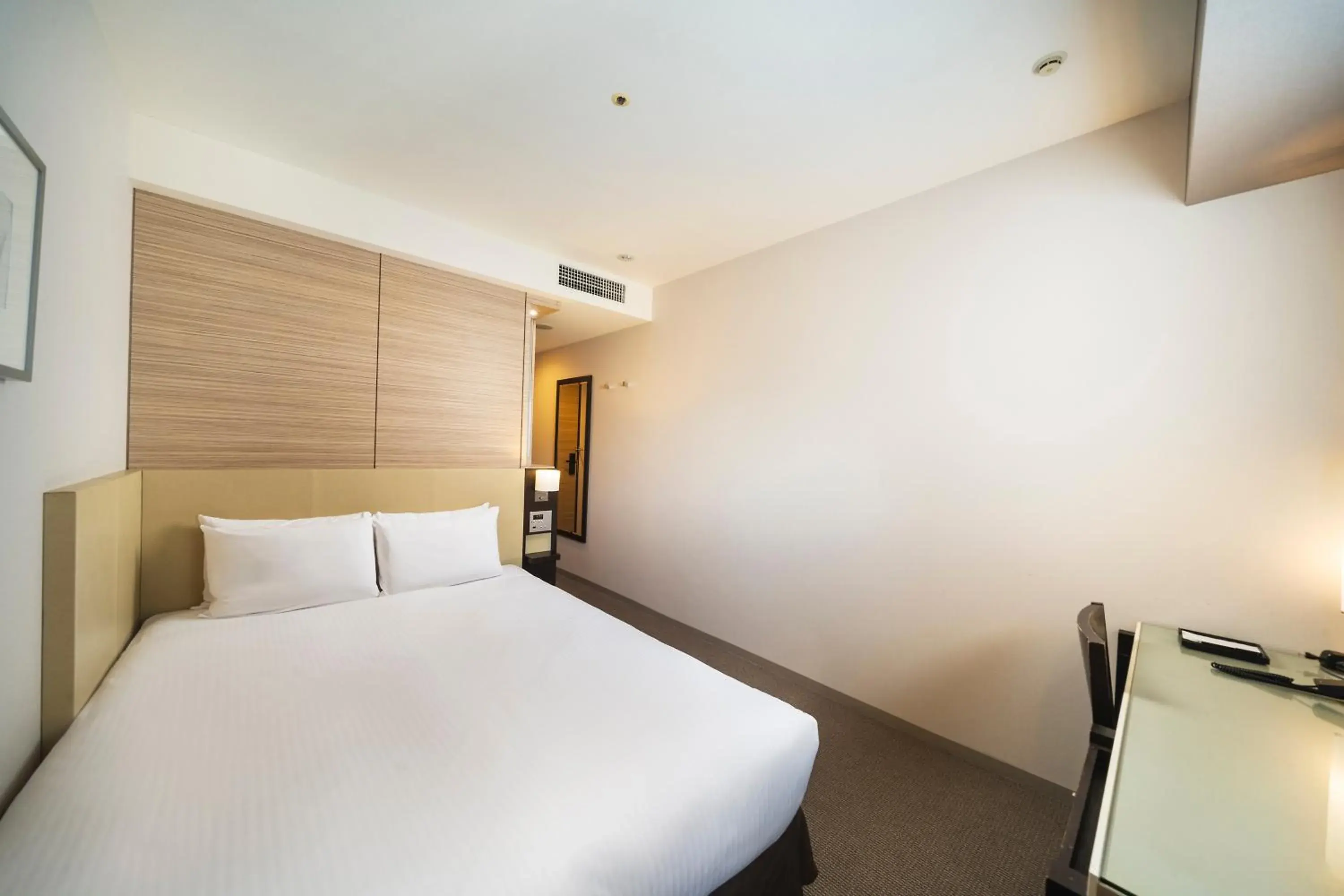 Bed in KOKO HOTEL Kobe Sannomiya Bed in KOKO HOTEL Kobe Sannomiya