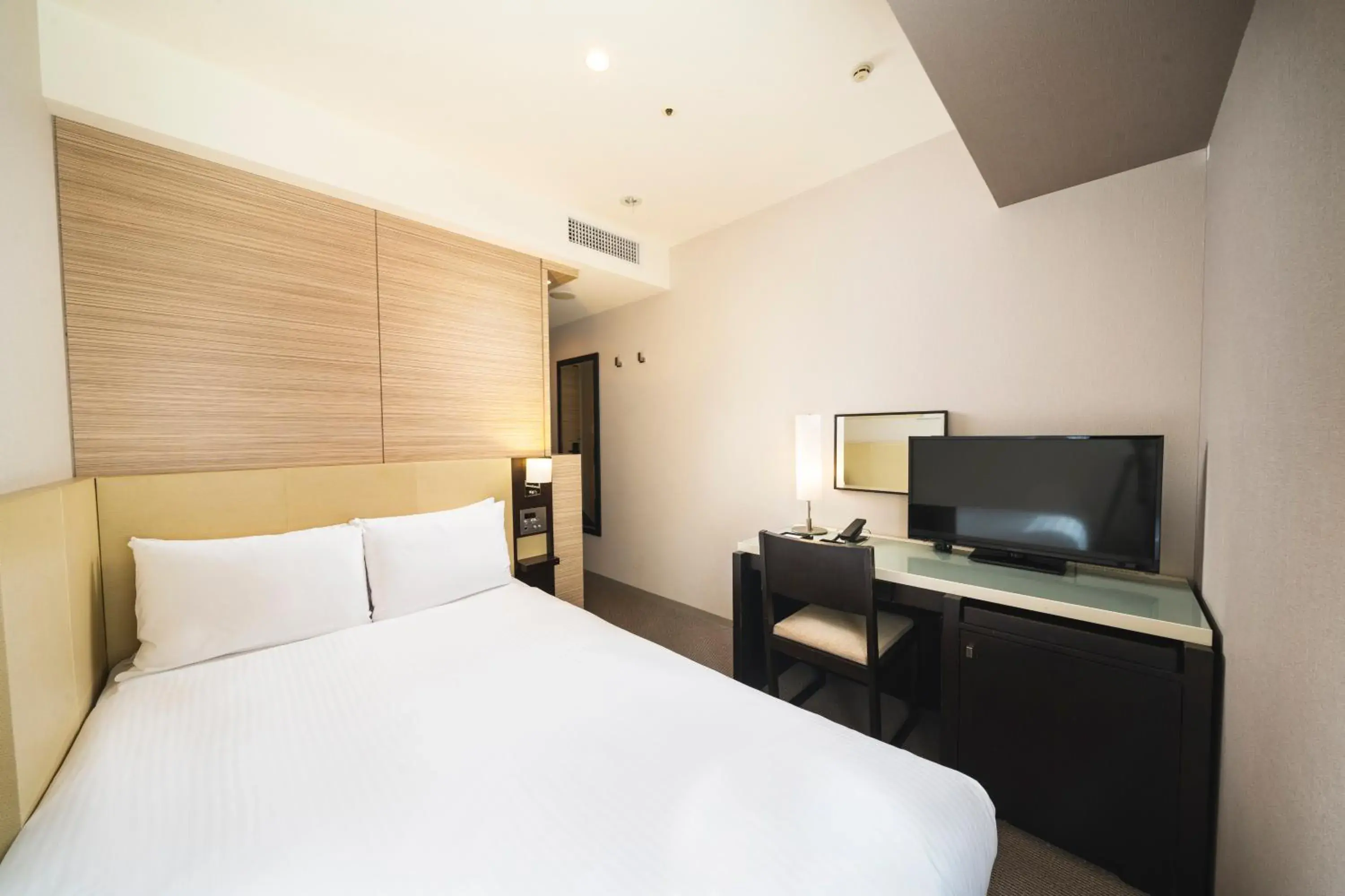 Bed in KOKO HOTEL Kobe Sannomiya Bed in KOKO HOTEL Kobe Sannomiya