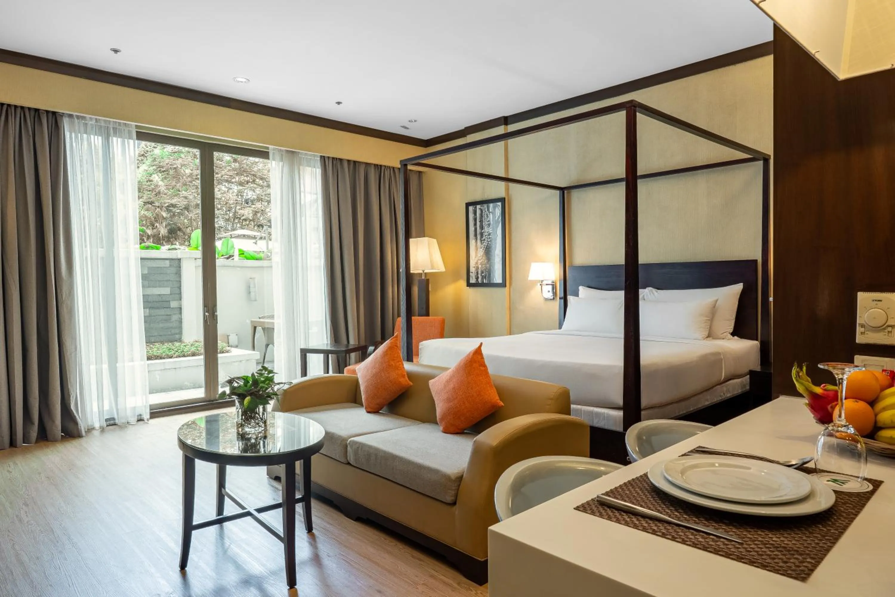 Balcony/Terrace, Bed in Micasa All Suites Hotel