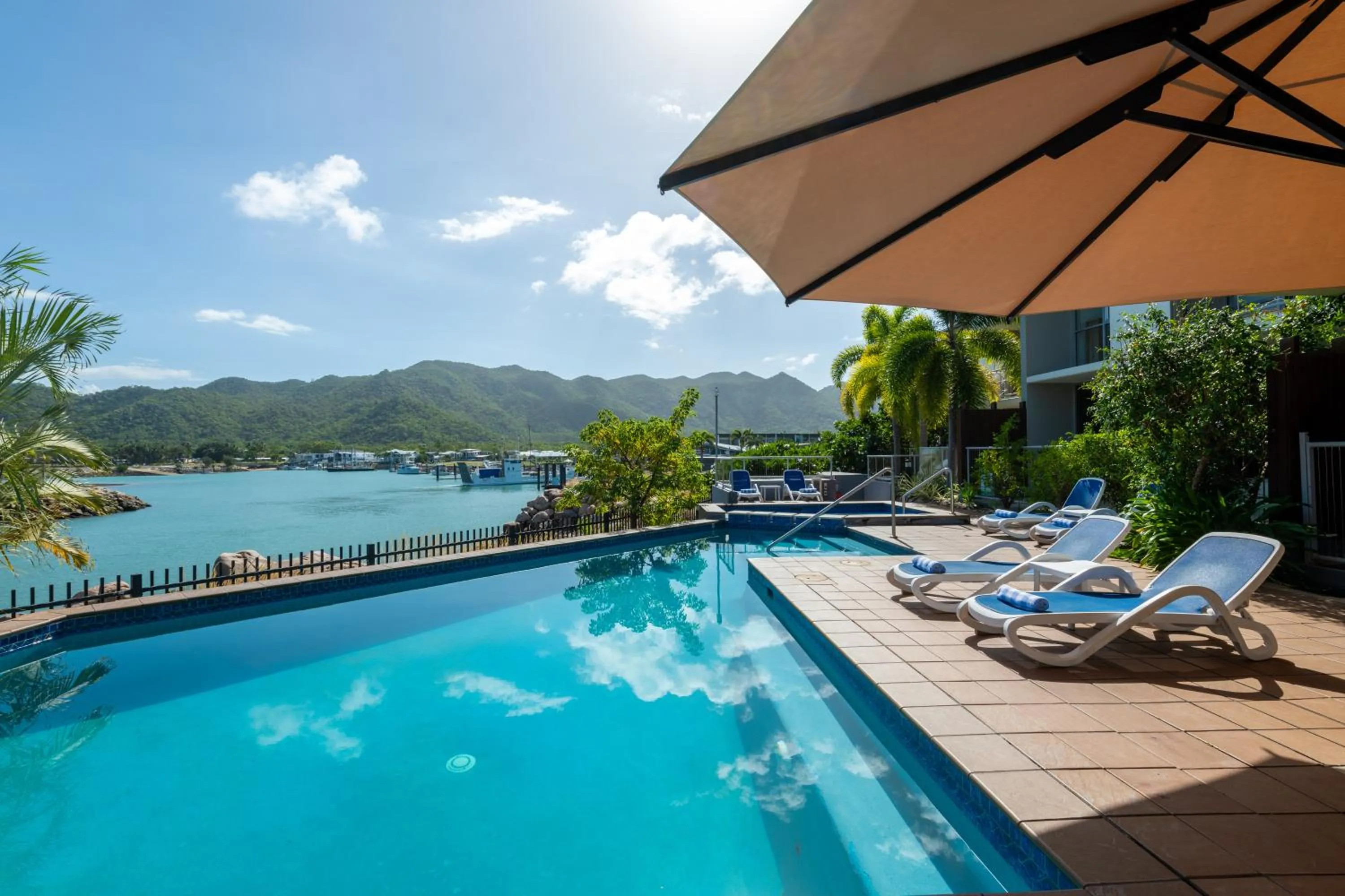 Swimming pool in Grand Mercure Apartments Magnetic Island