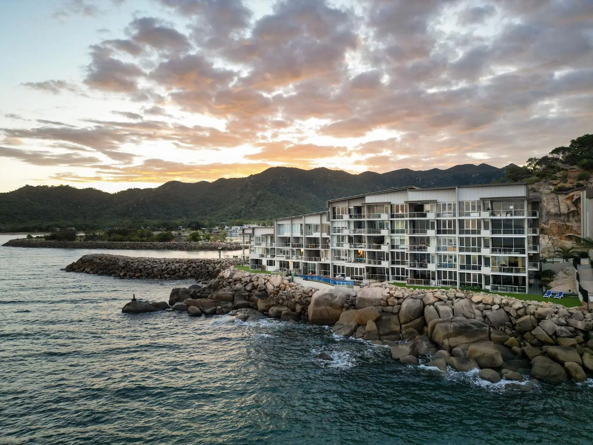 Property building in Grand Mercure Apartments Magnetic Island