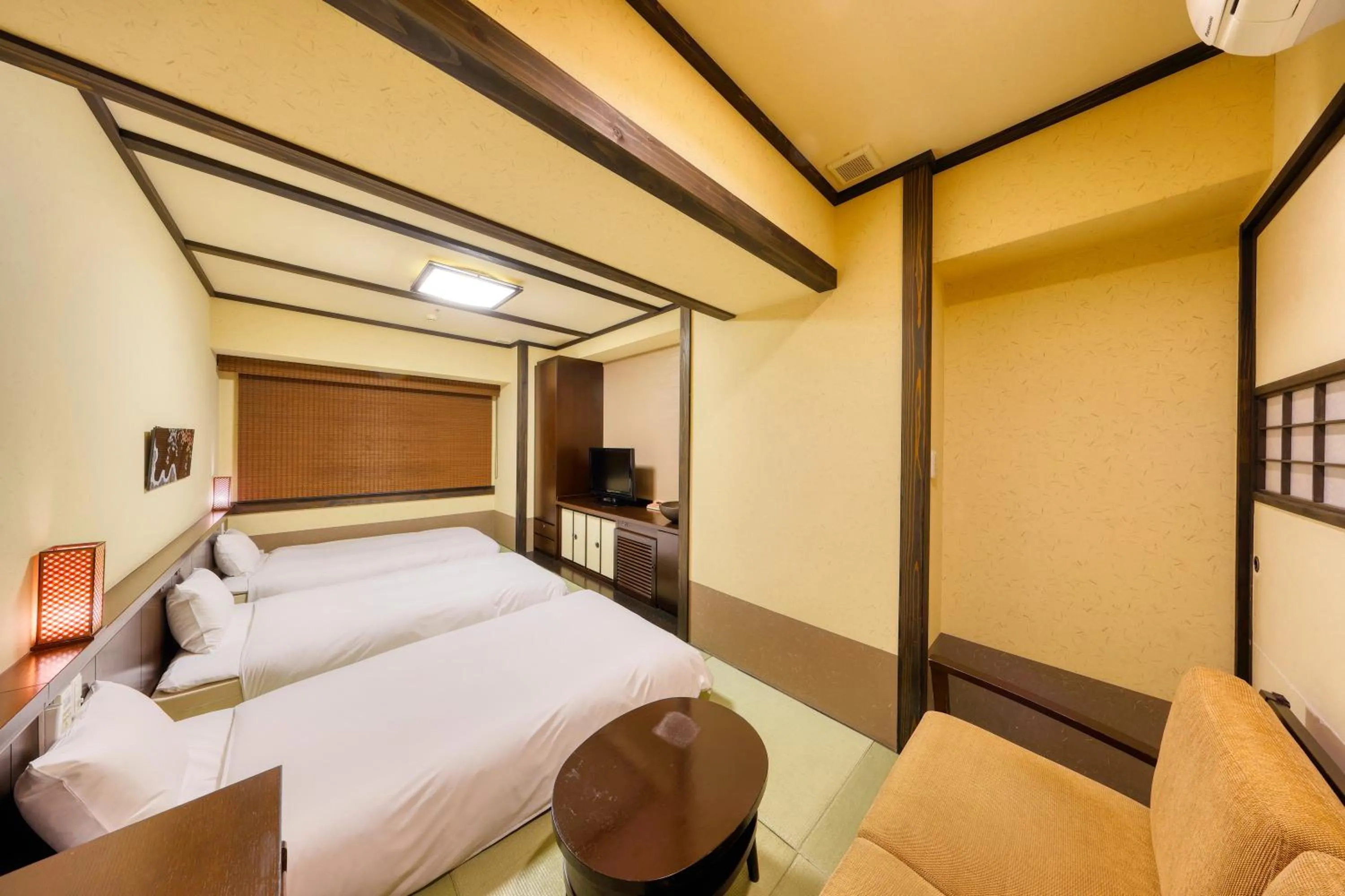 Bedroom, Bed in Takayama Ouan