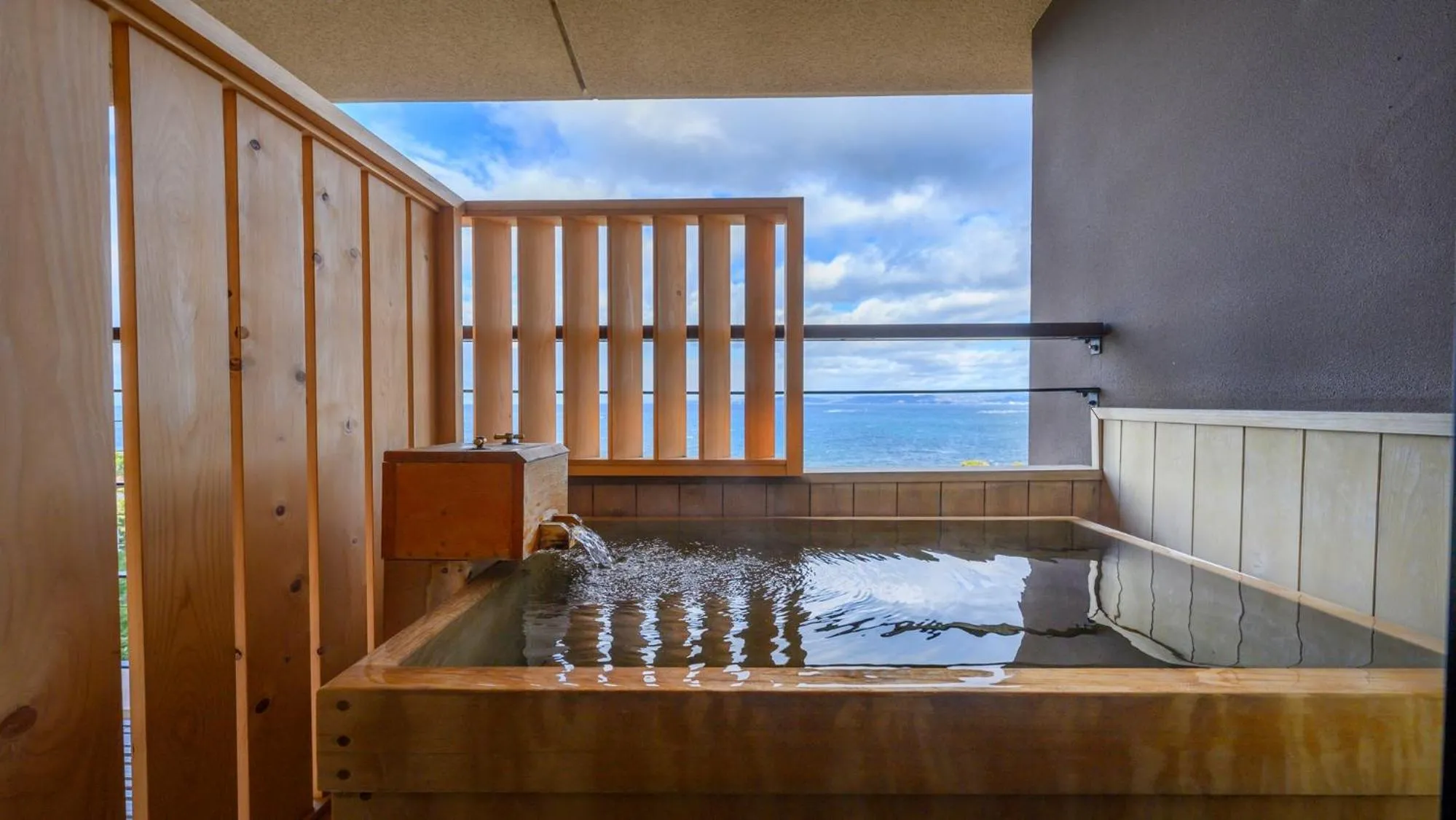 Open Air Bath in Hamachidorinoyu Kaisyu