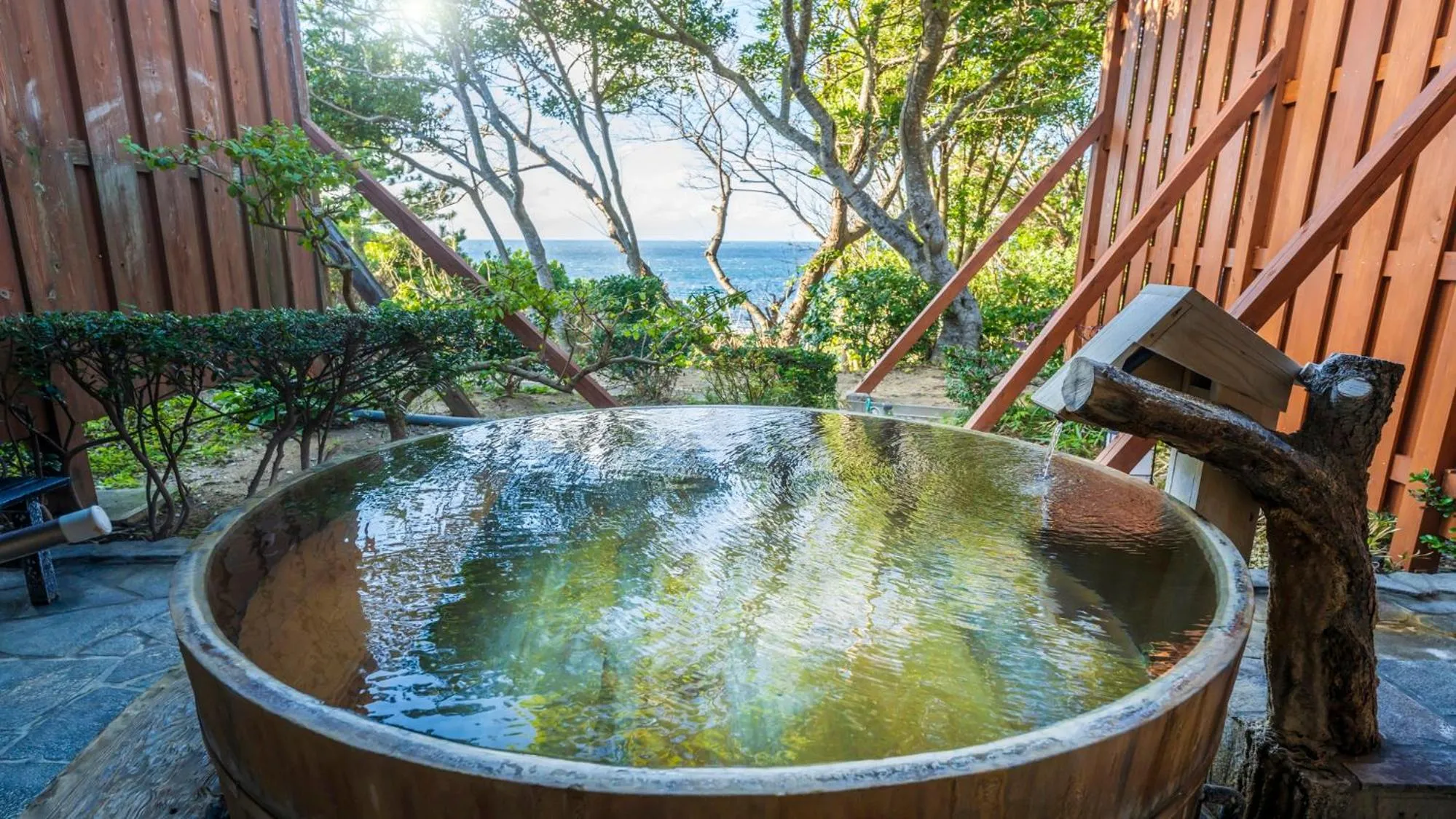Open Air Bath in Hamachidorinoyu Kaisyu
