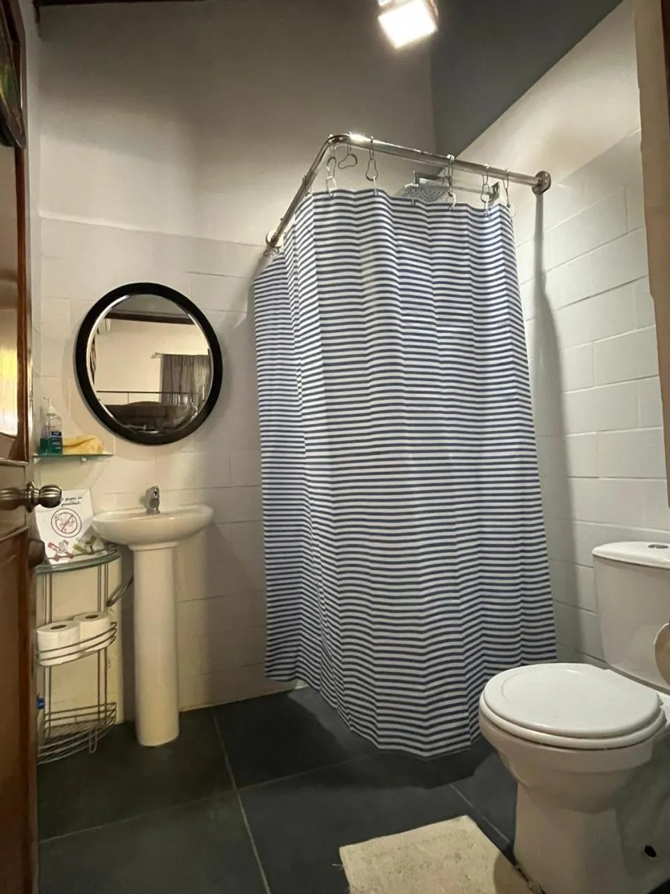 Shower in Tamarindo Backpackers