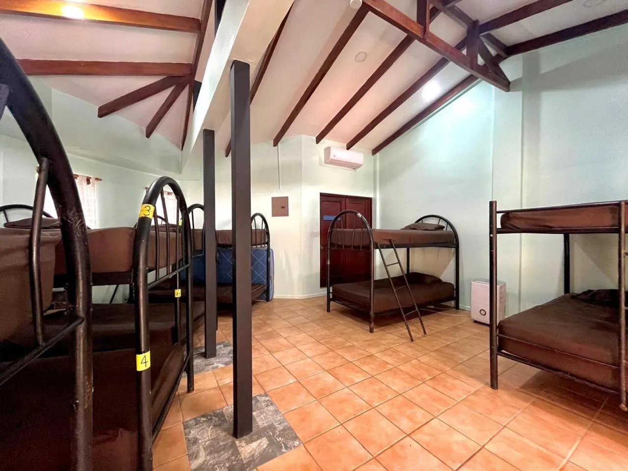 Photo of the whole room, Bed in Tamarindo Backpackers