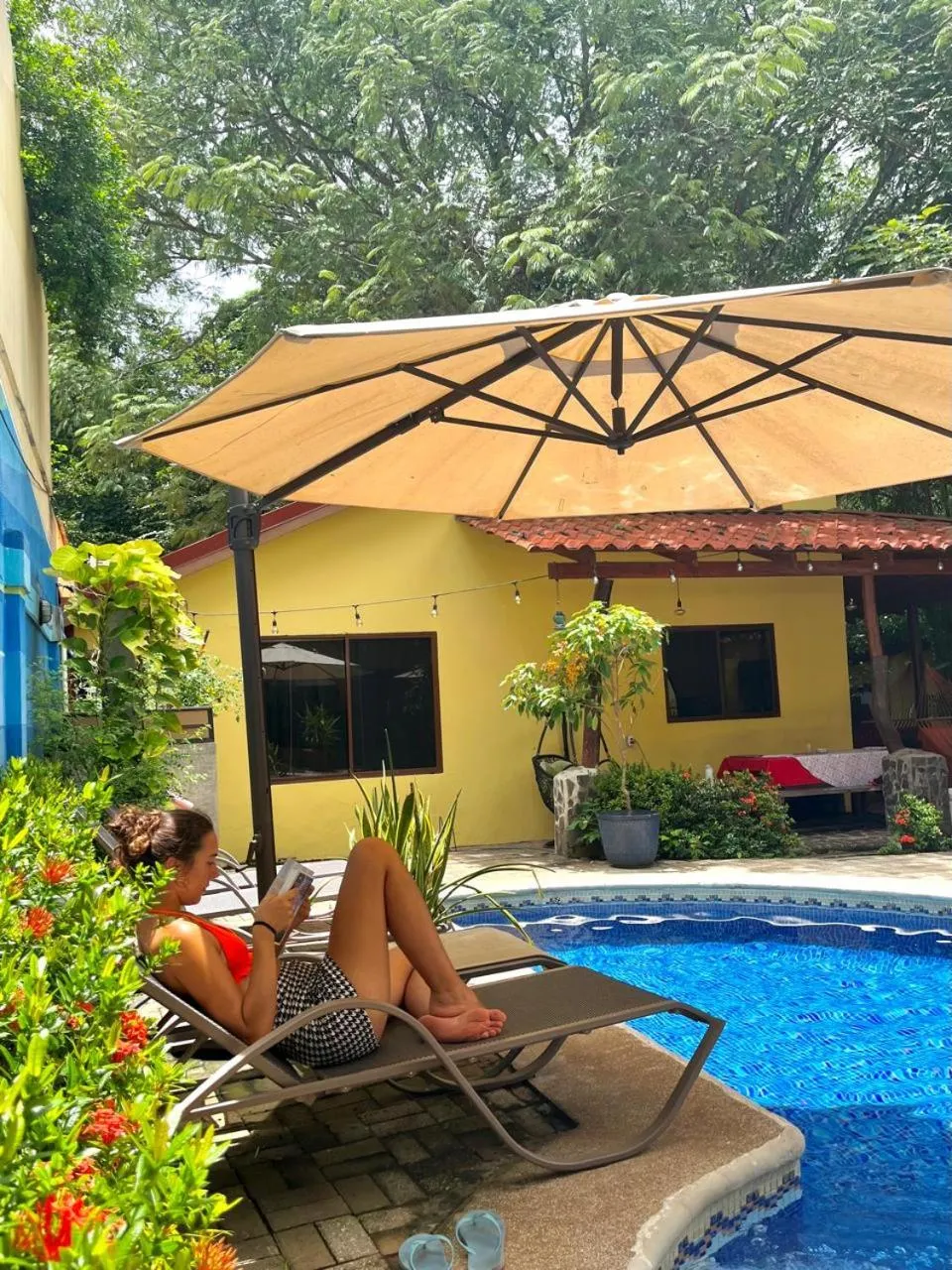 Property building in Tamarindo Backpackers