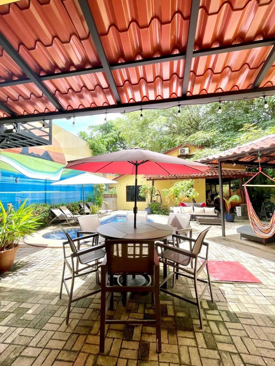 Seating area in Tamarindo Backpackers