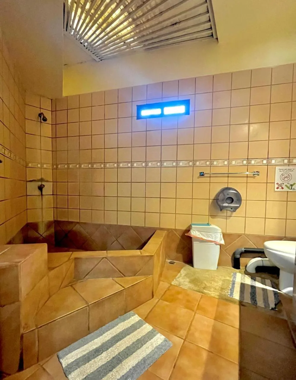 Shower in Tamarindo Backpackers