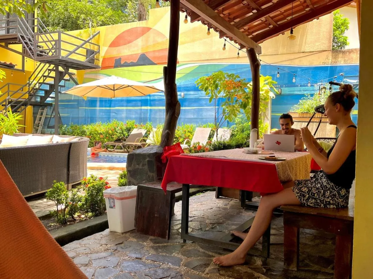 Seating area in Tamarindo Backpackers