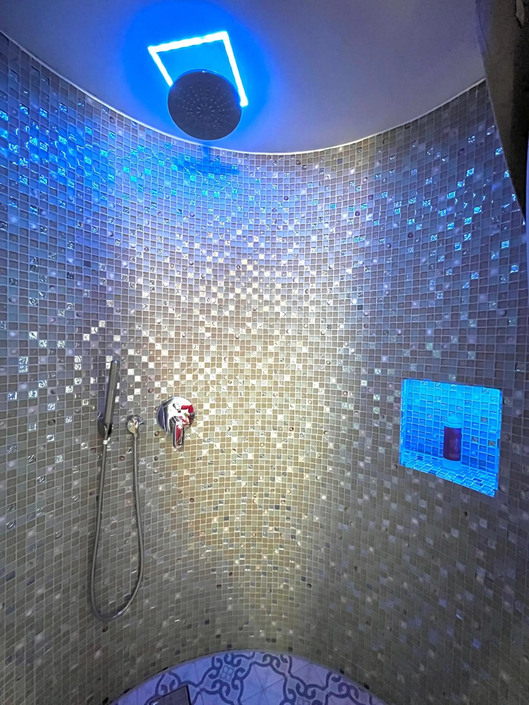 Shower in Hotel Zur alten Stadtkellerei Leipzig