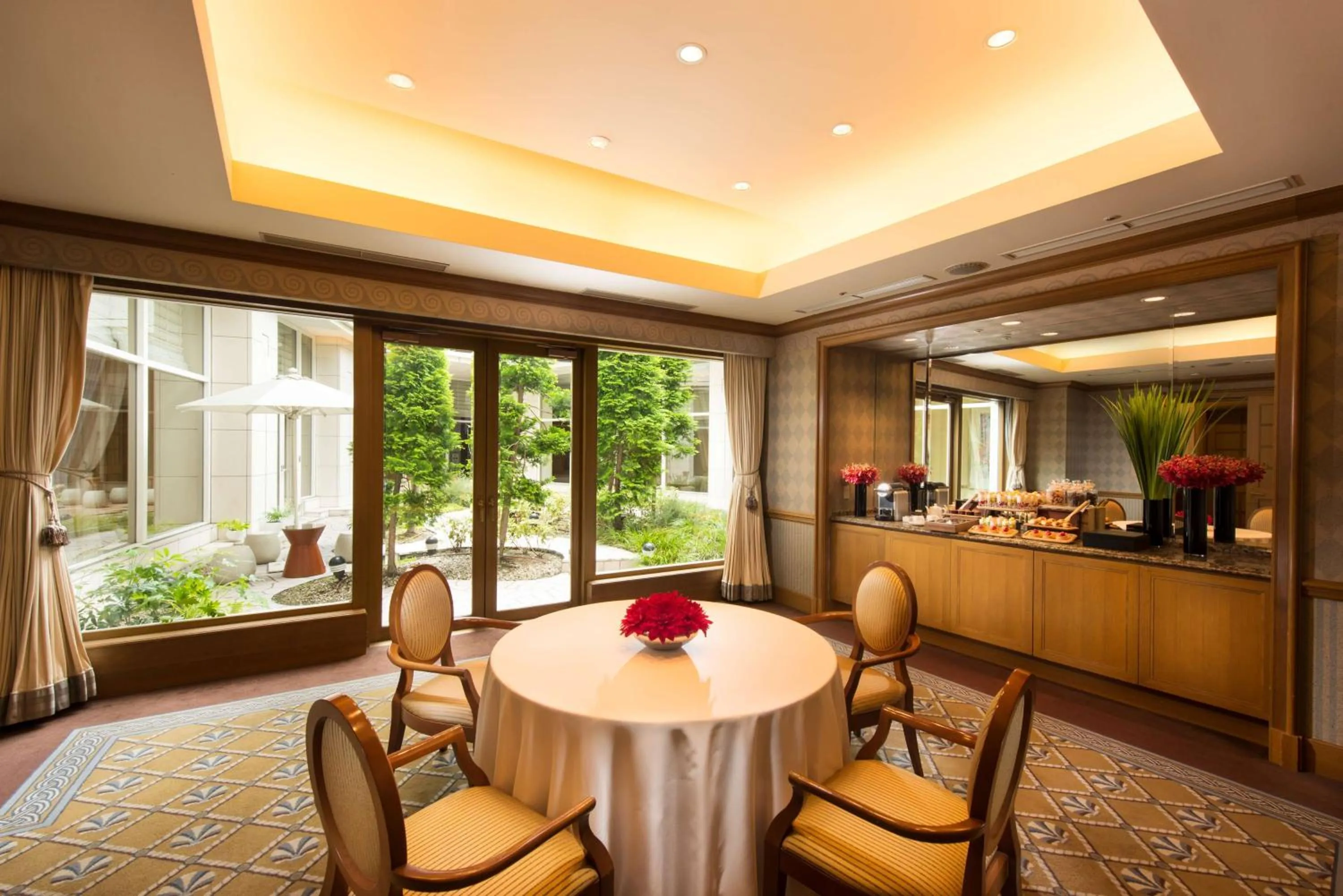 Dining area in Hilton Tokyo Odaiba