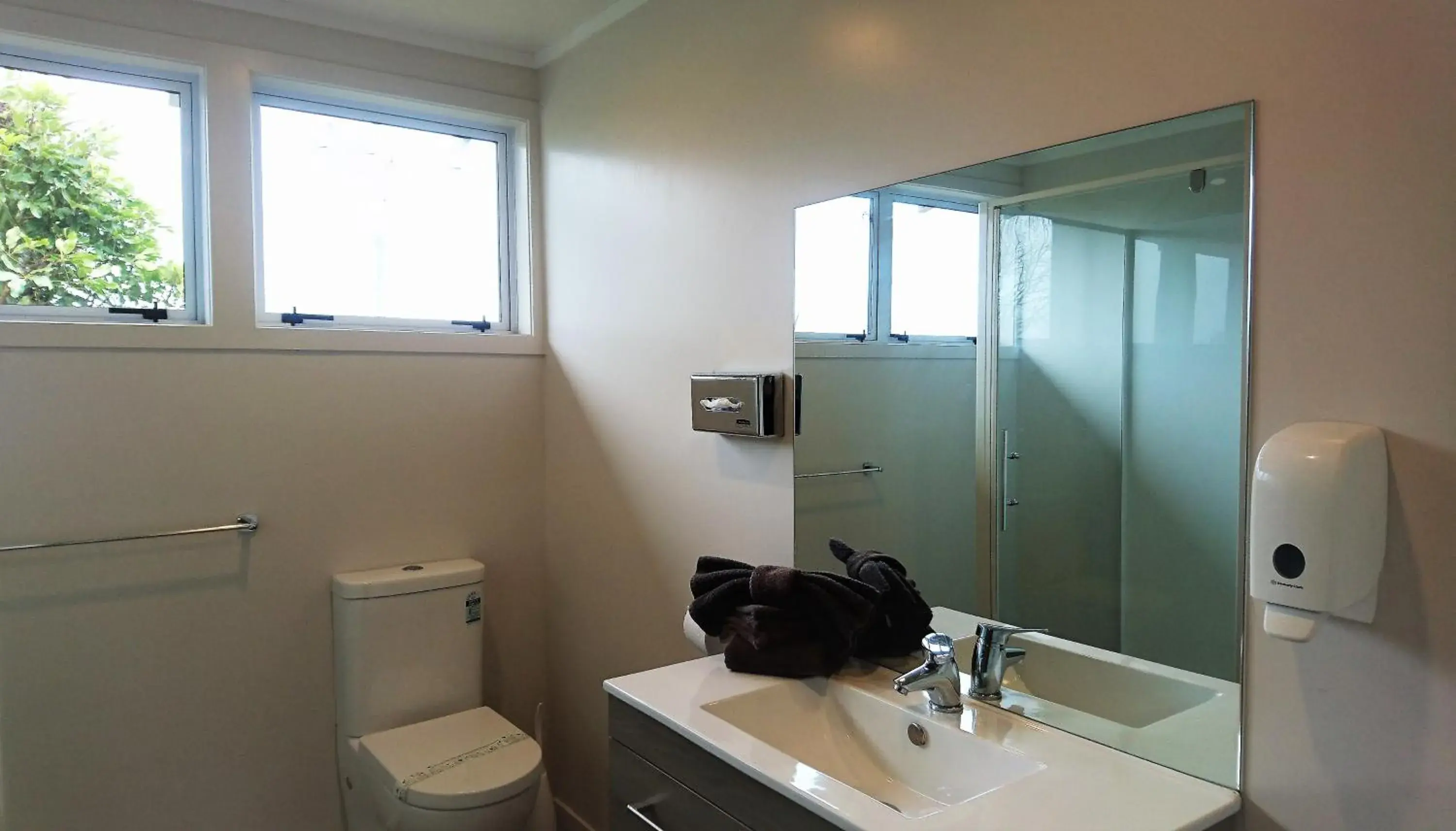 Bathroom in Taupo Debretts Spa Resort Bathroom in Taupo Debretts Spa Resort