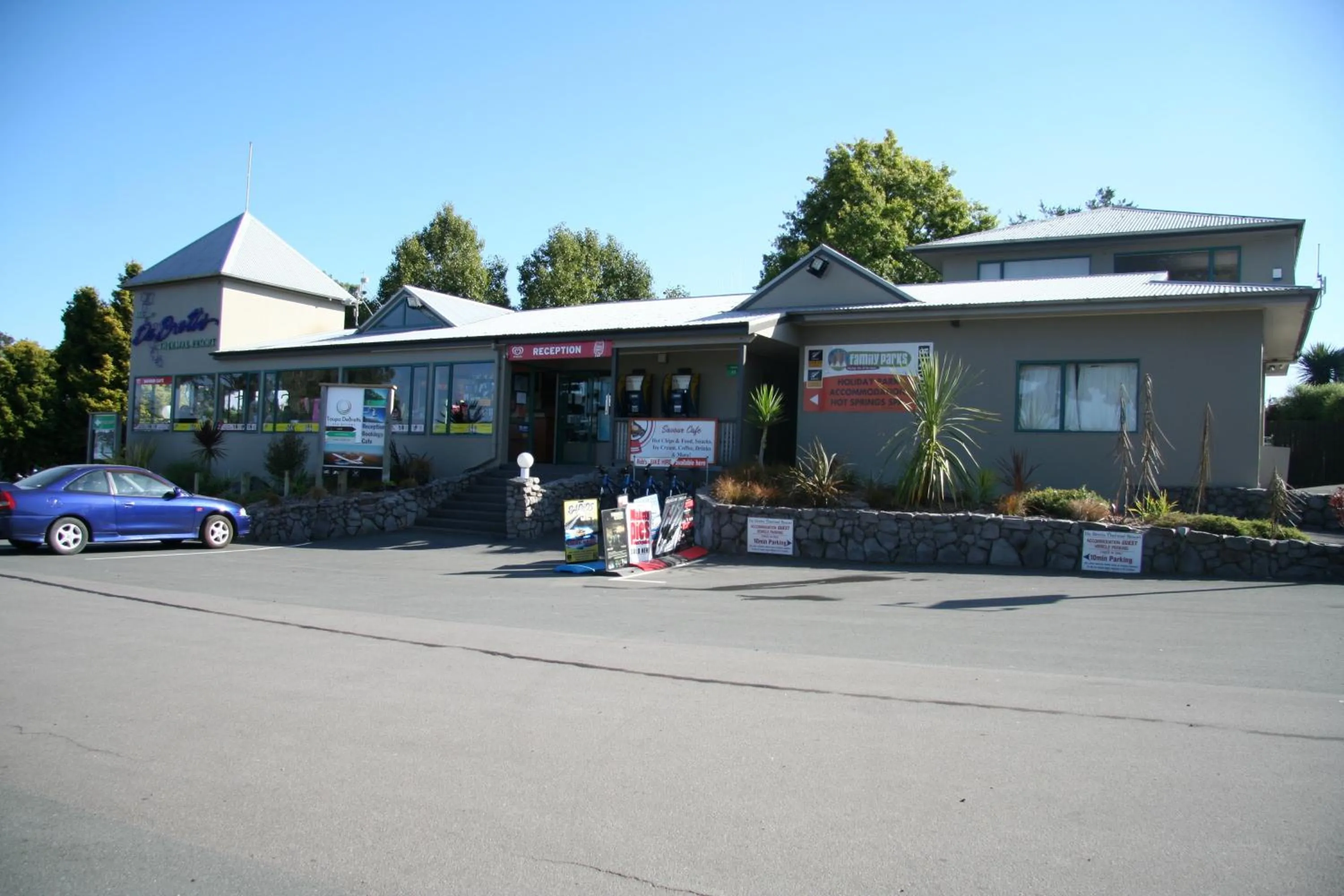 Facade/entrance in Taupo Debretts Spa Resort