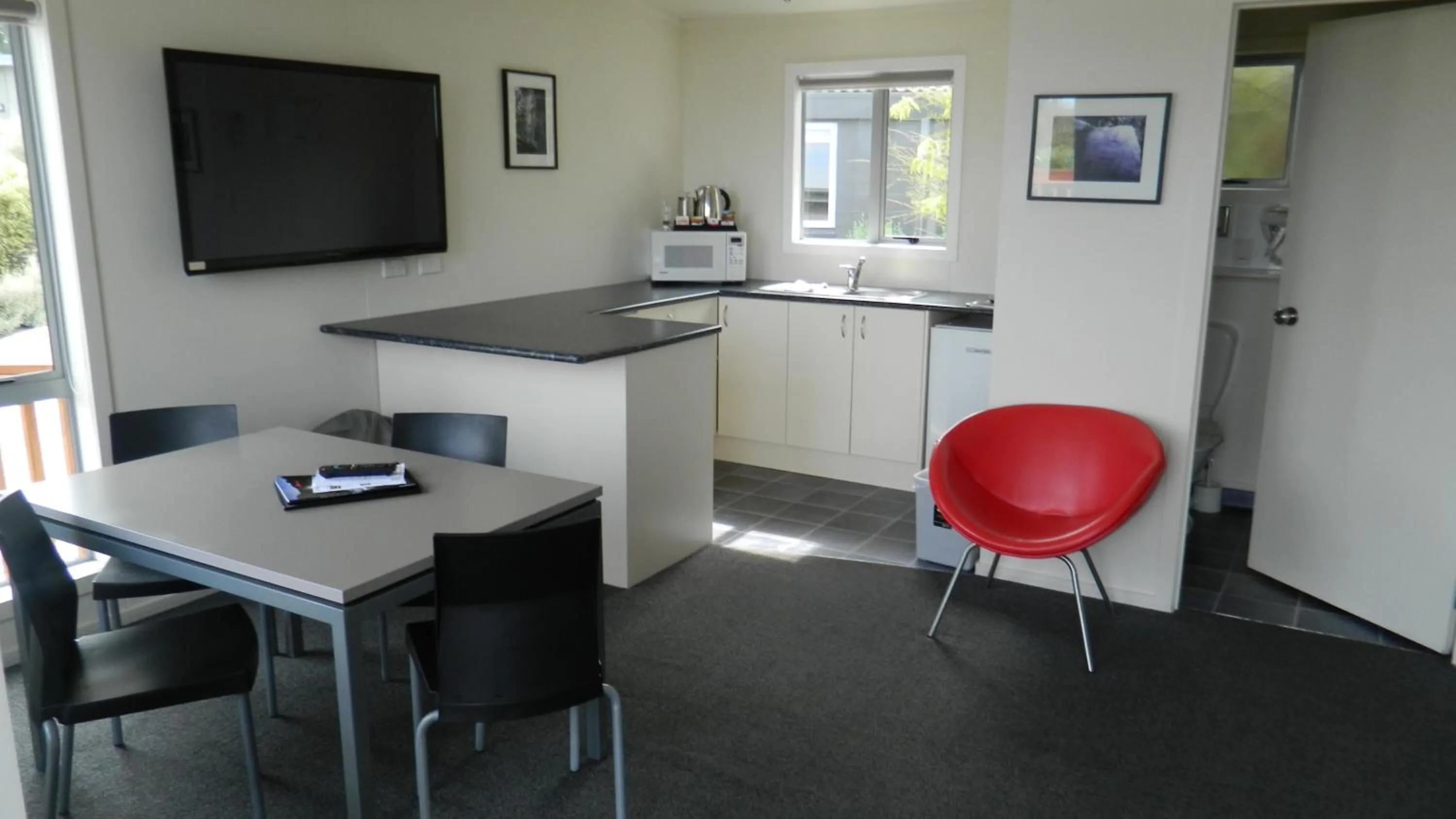 Bed in Taupo Debretts Spa Resort